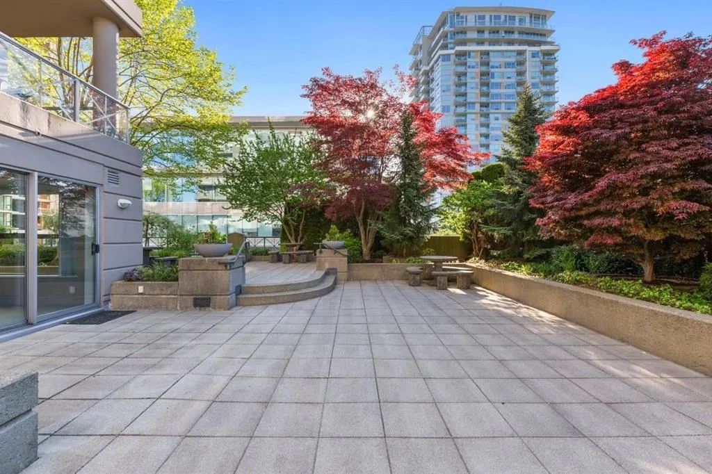 1004 160 E 13th Street