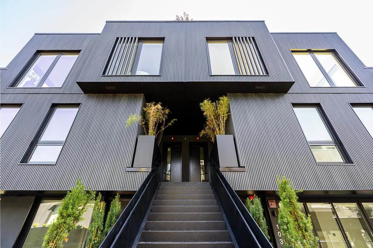 202 539 W 28th Avenue