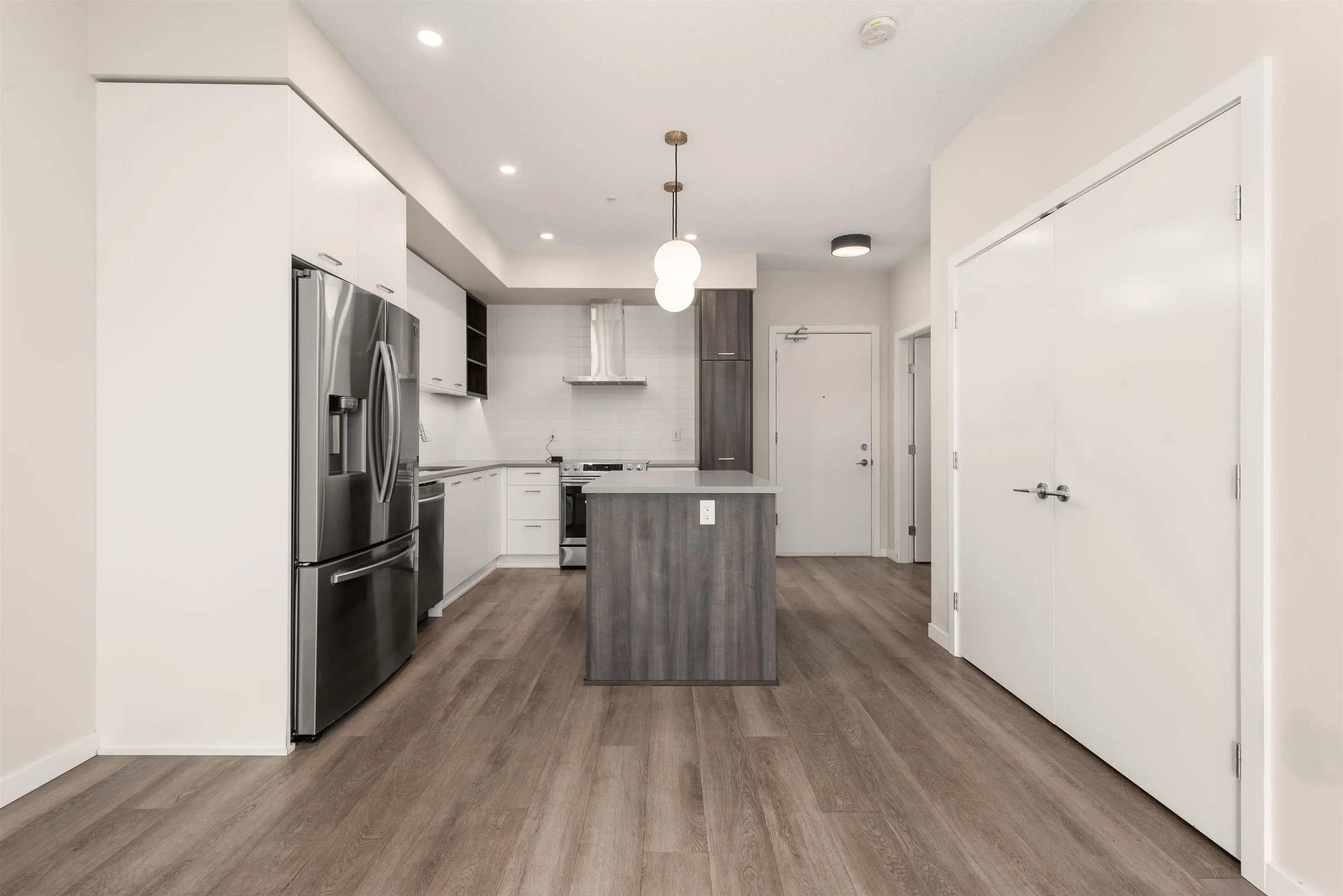 B407 20087 68 Avenue