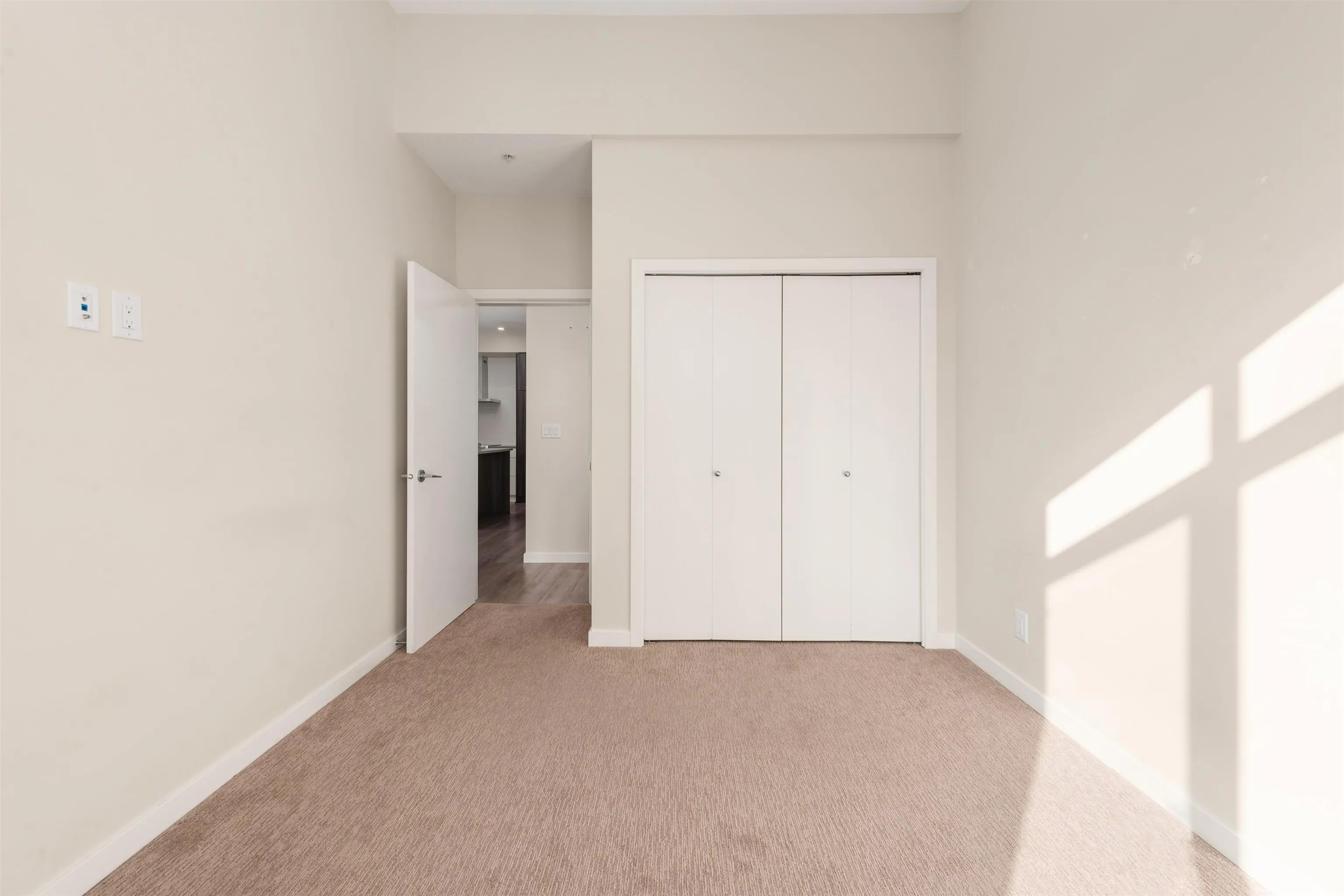 B407 20087 68 Avenue