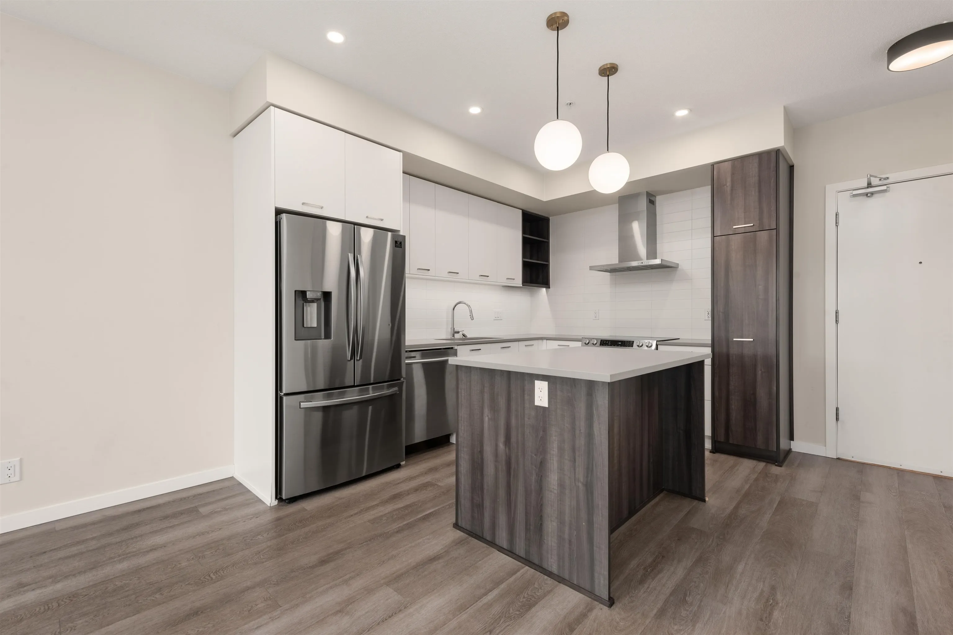 B407 20087 68 Avenue