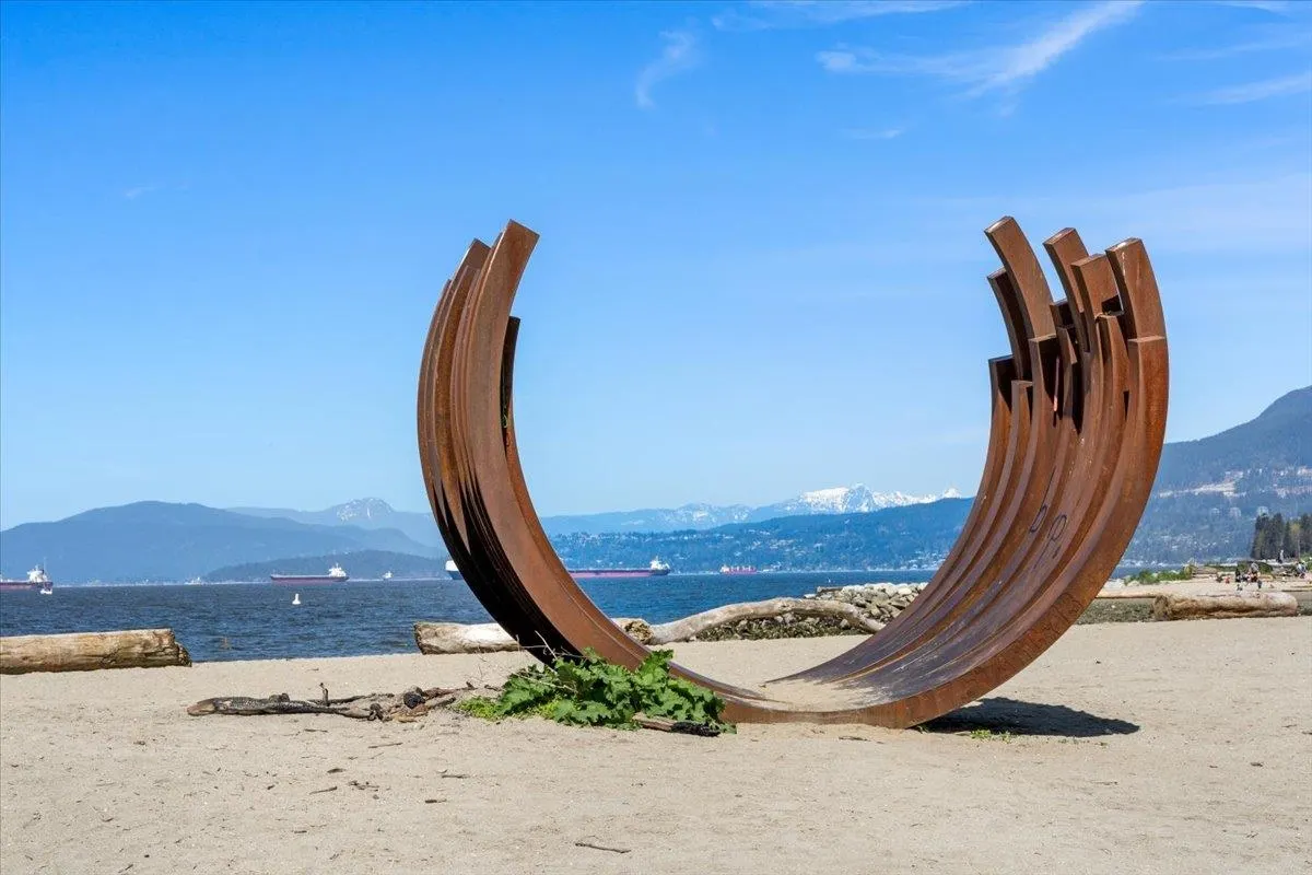 1401 907 Beach Avenue