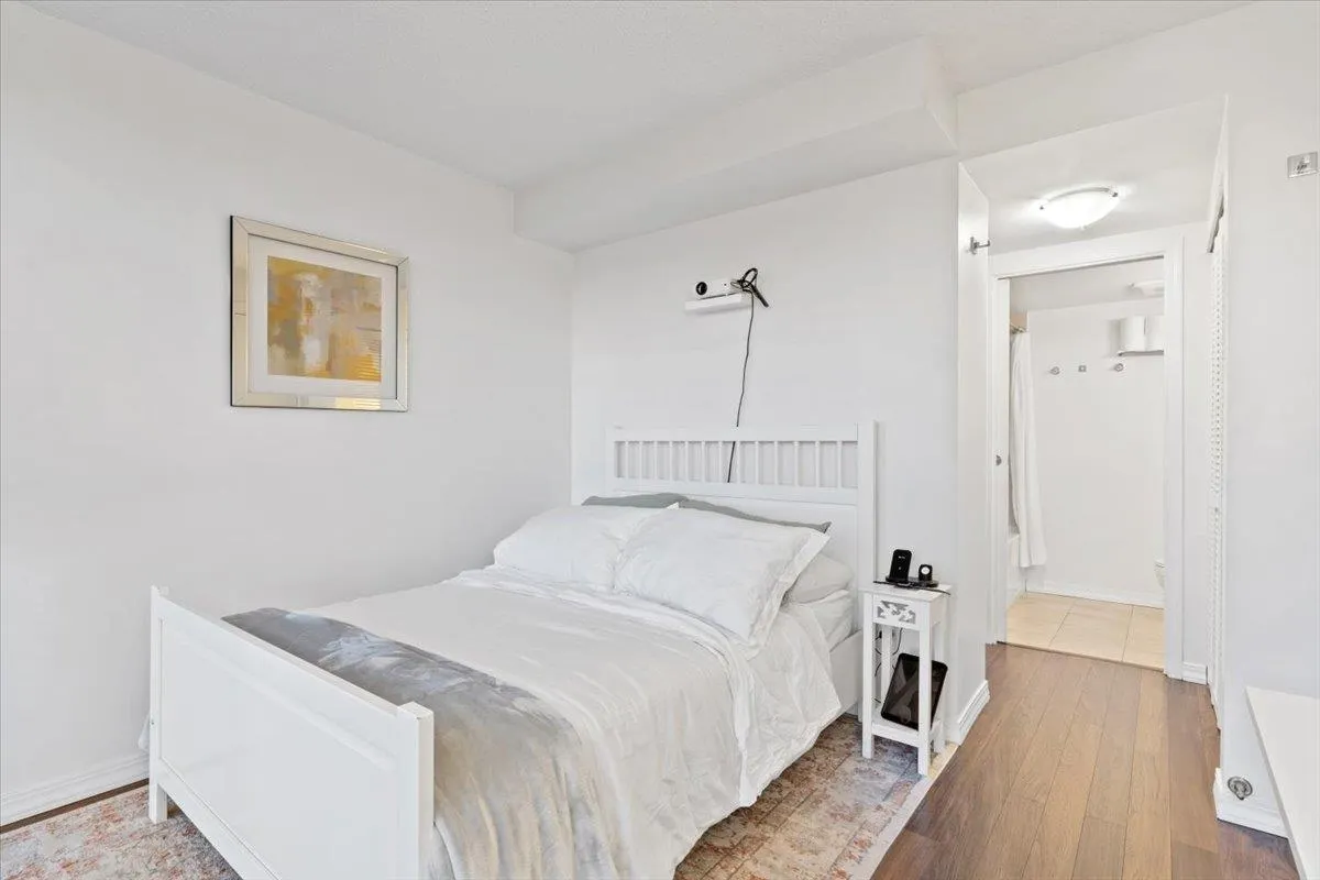 1401 907 Beach Avenue