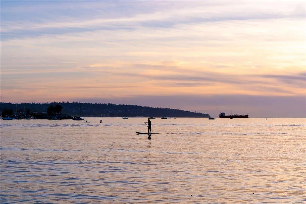 1401 907 Beach Avenue