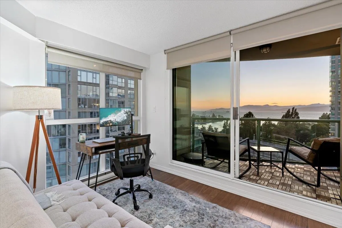 1401 907 Beach Avenue