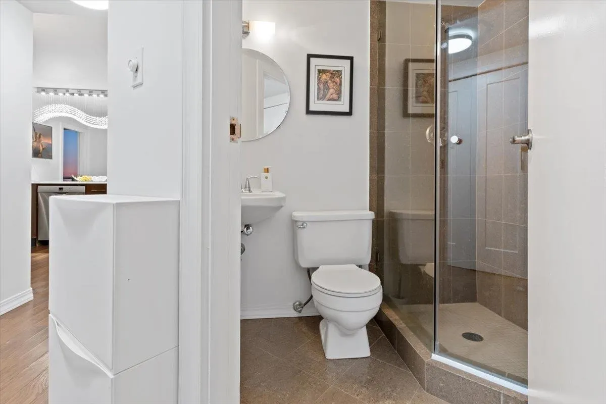 1401 907 Beach Avenue