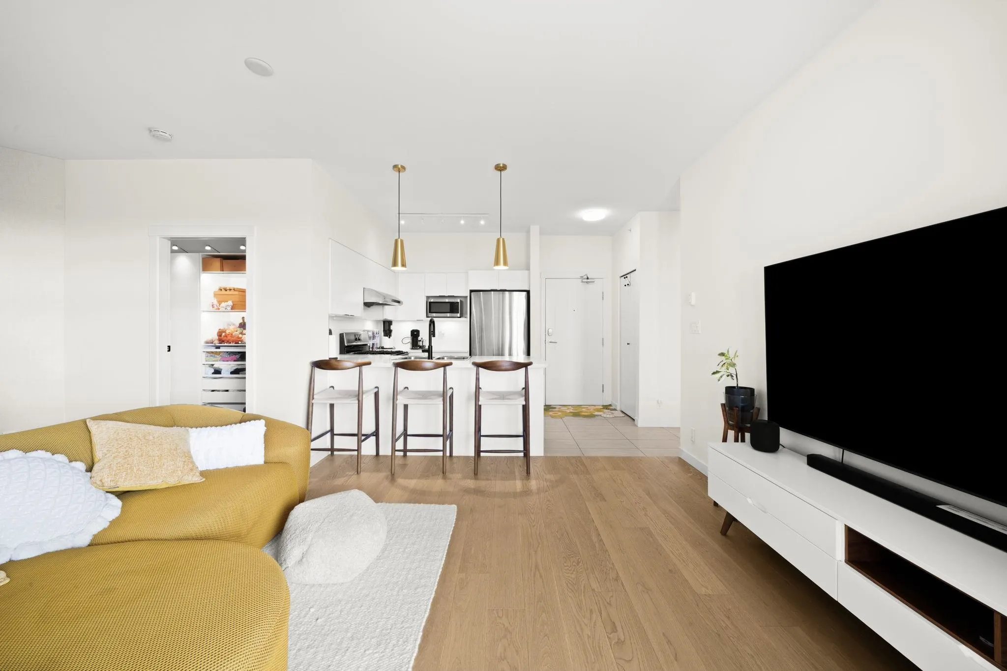 417 10880 No. 5 Road