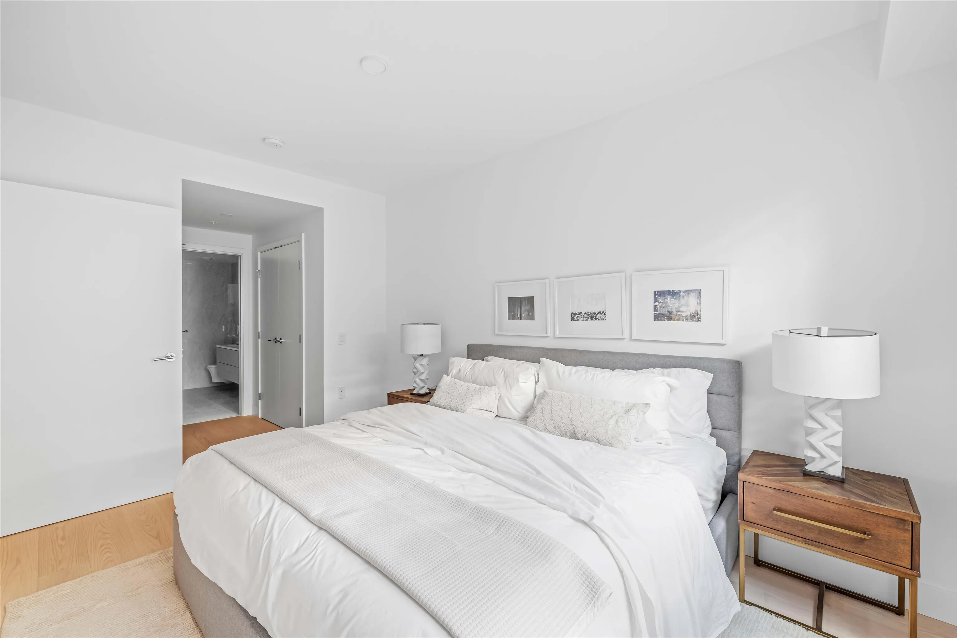 206 1331 Marine Drive