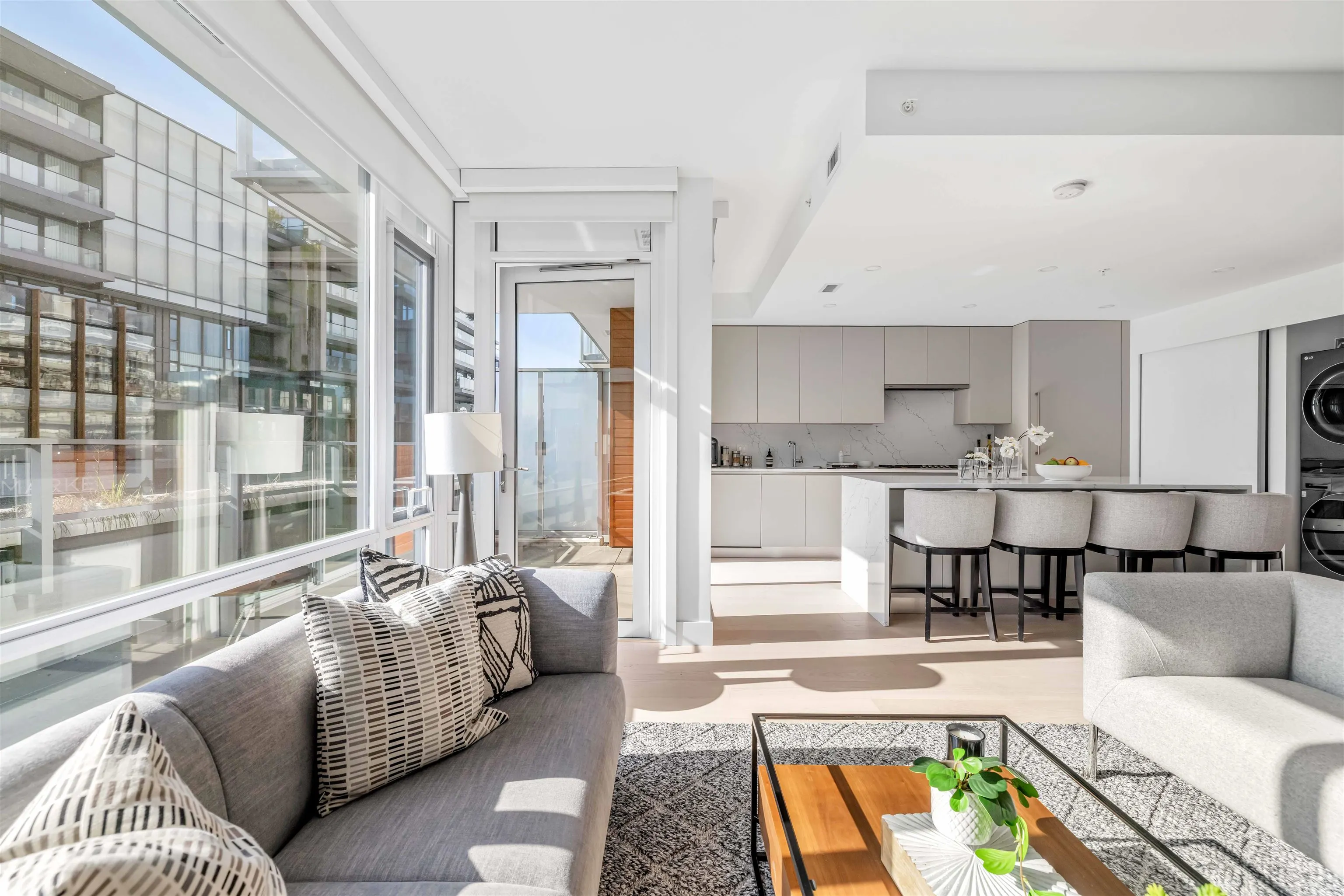 206 1331 Marine Drive