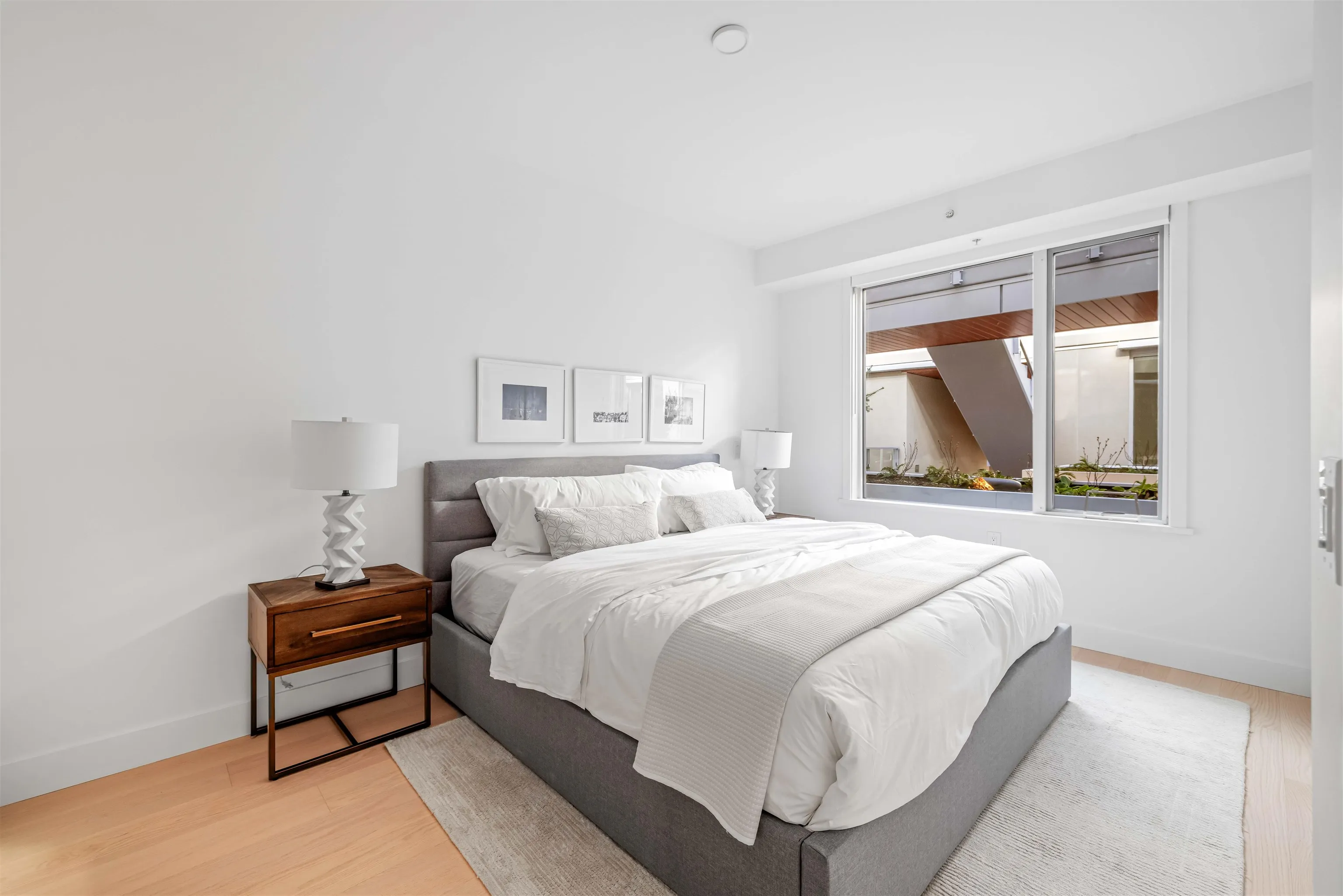 206 1331 Marine Drive