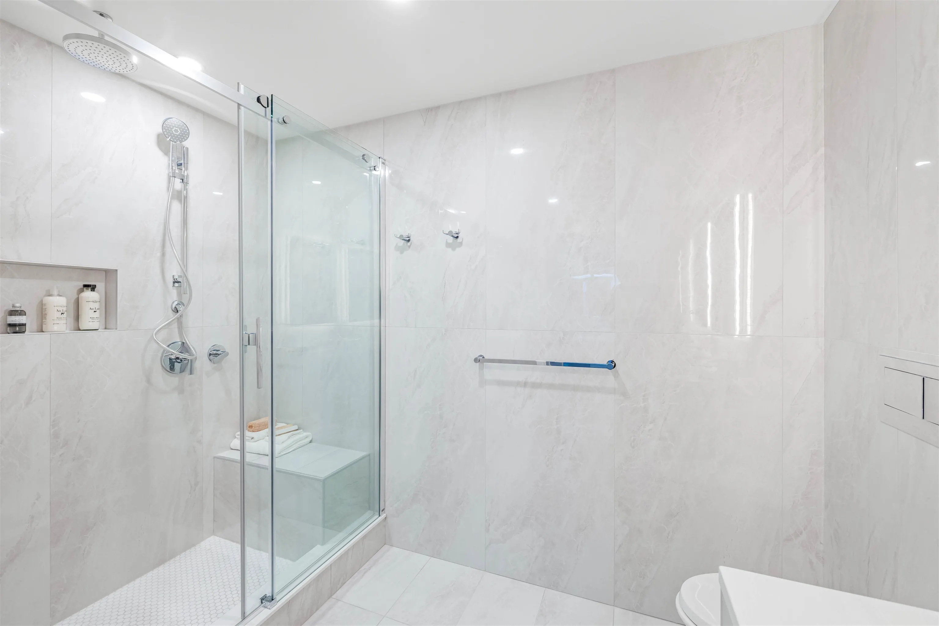 206 1331 Marine Drive