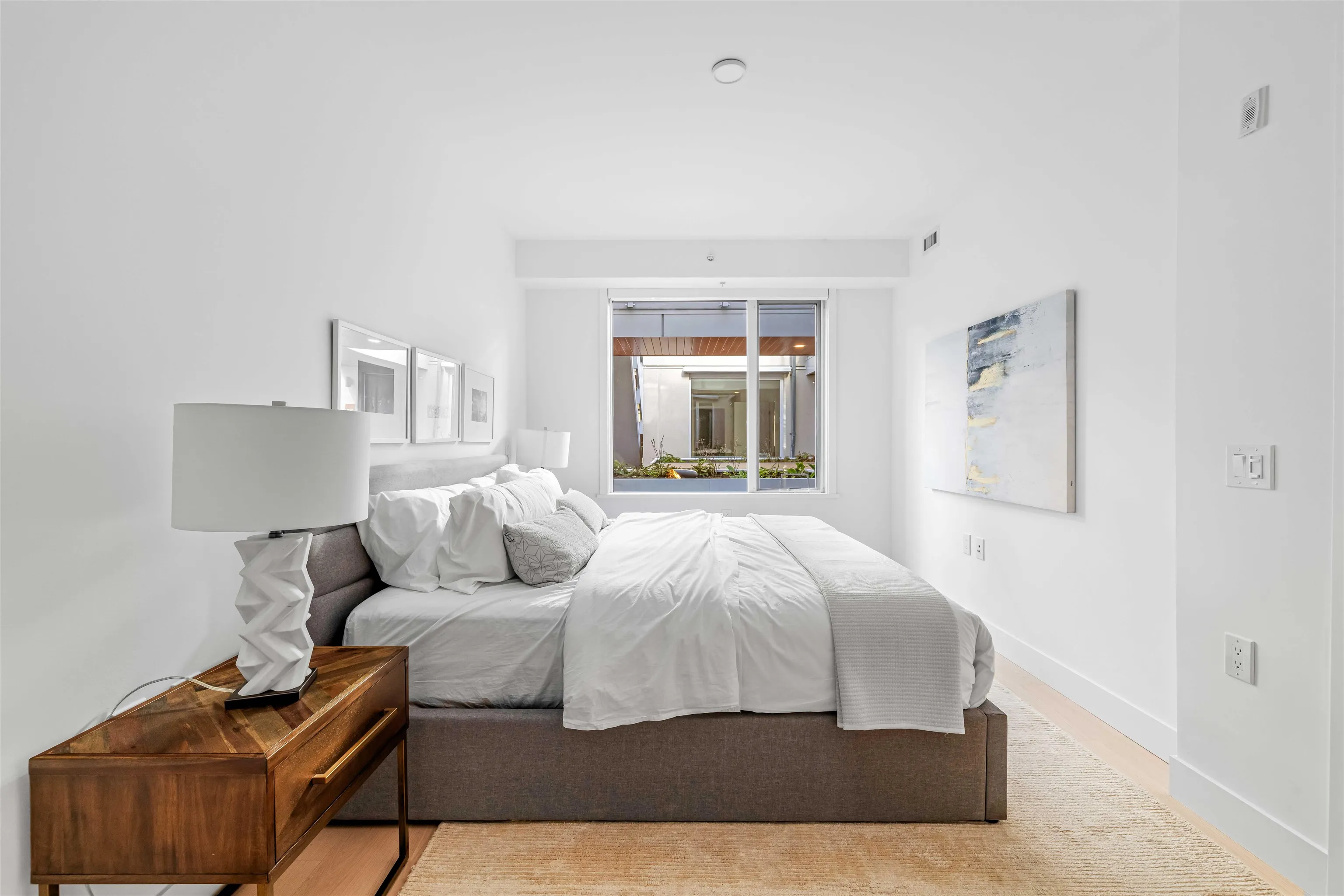 206 1331 Marine Drive