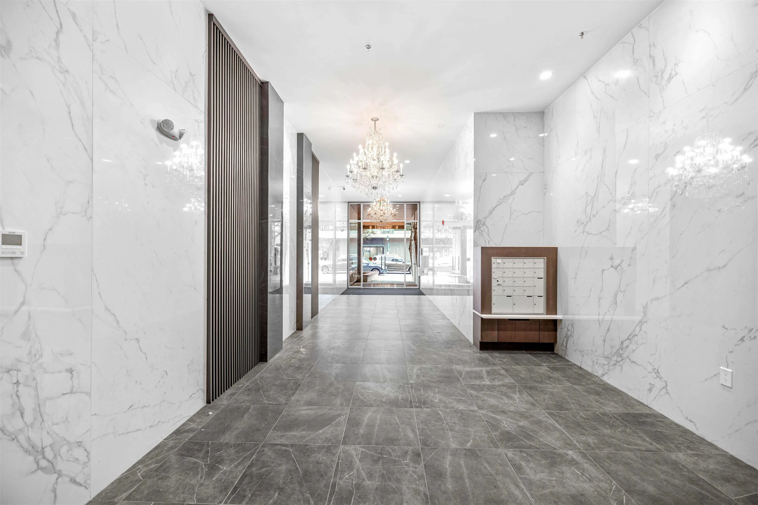 206 1331 Marine Drive