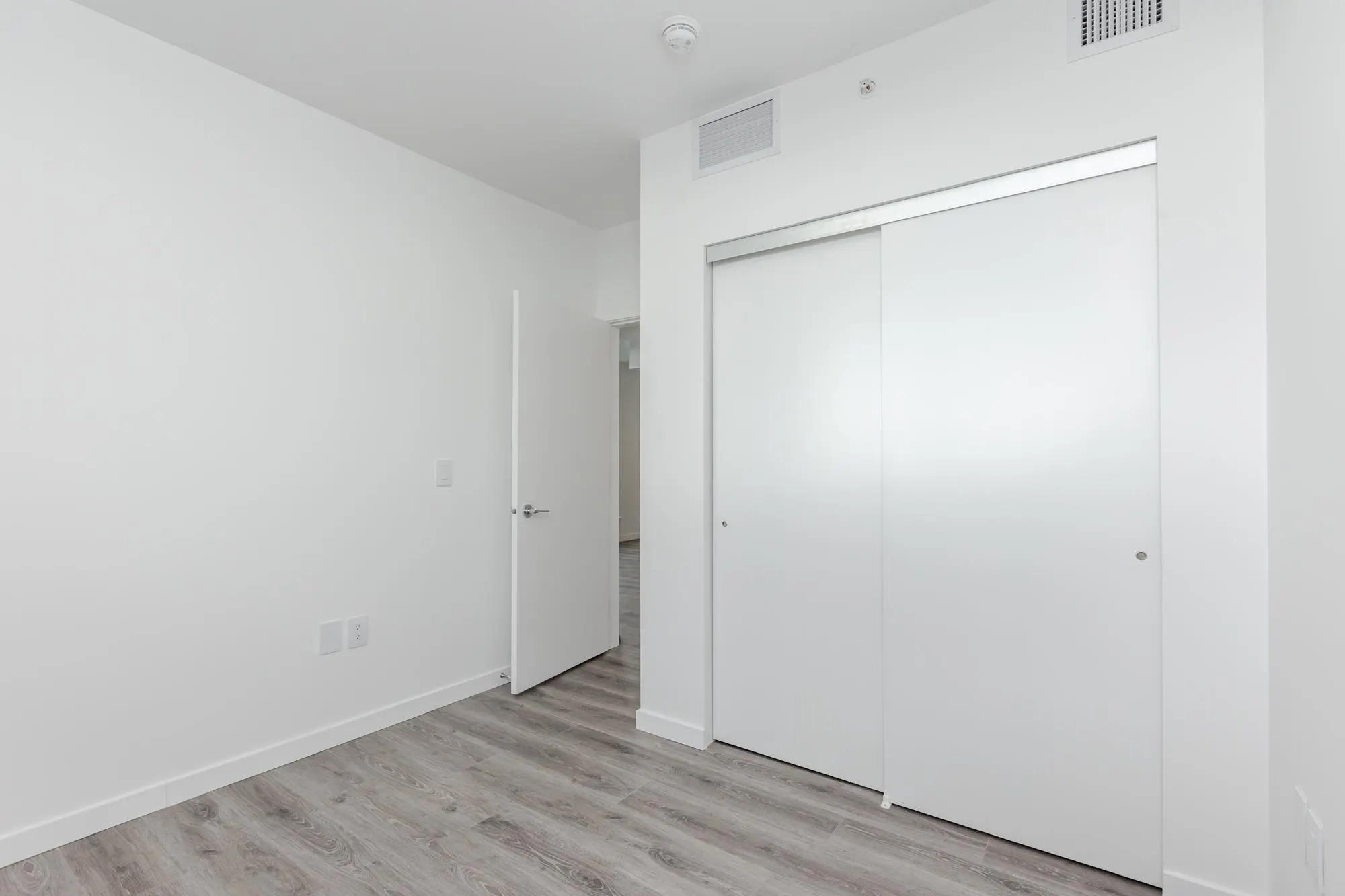 2604 10333 133 Street