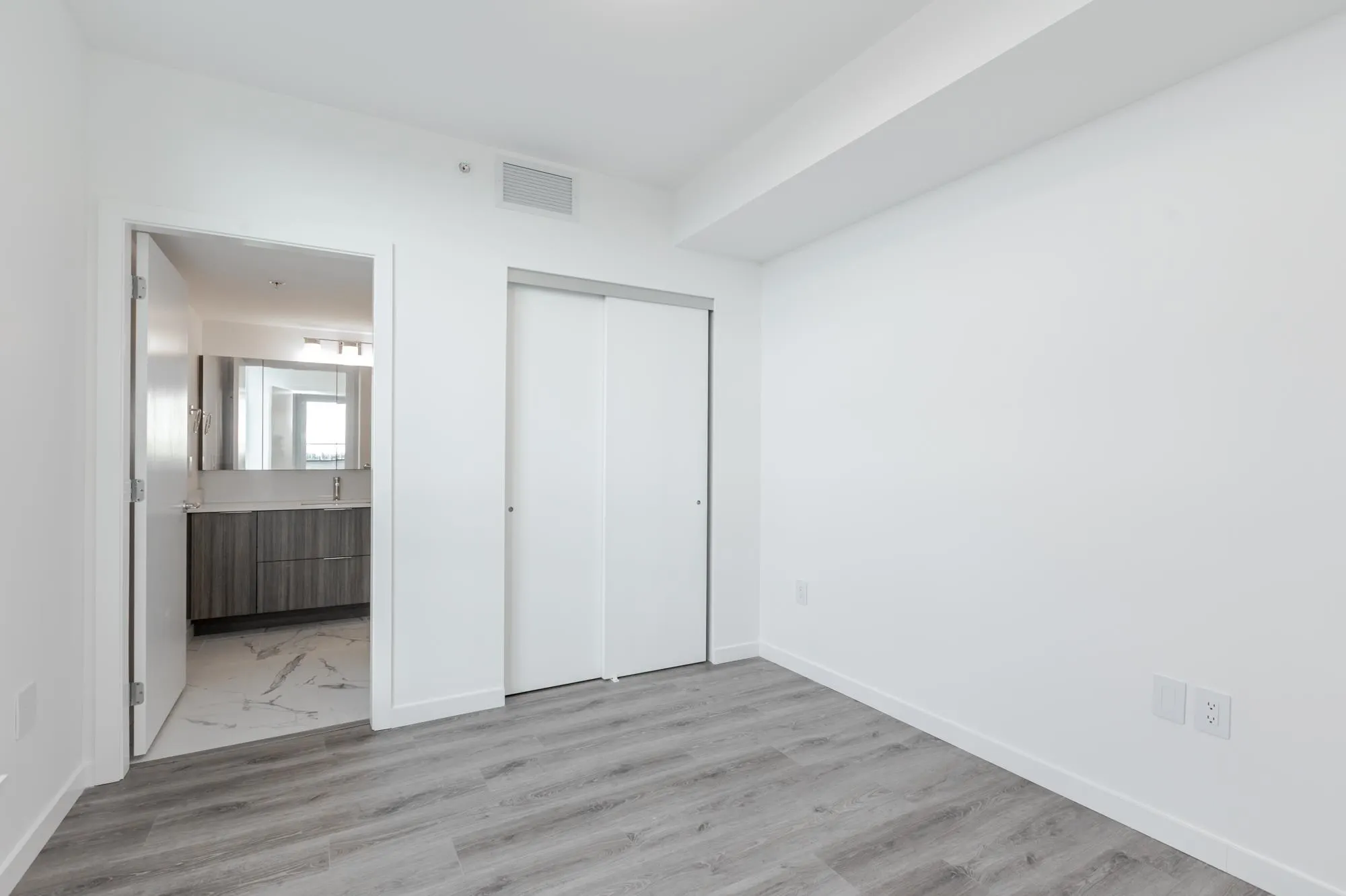 2604 10333 133 Street