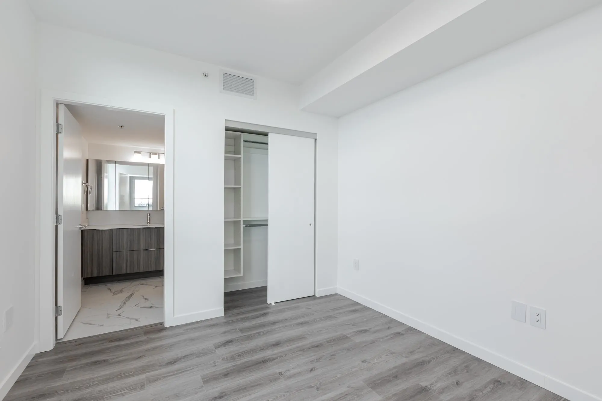 2604 10333 133 Street