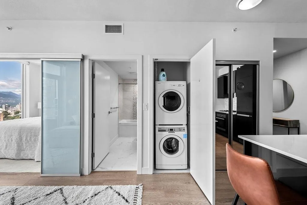 3201 1283 Howe Street