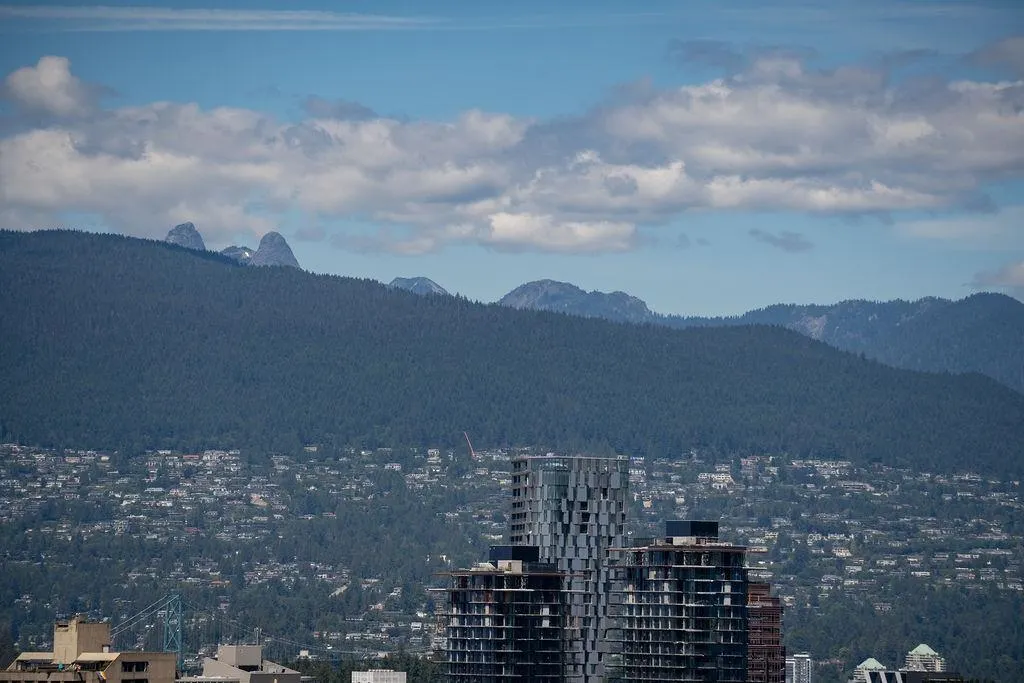 3201 1283 Howe Street