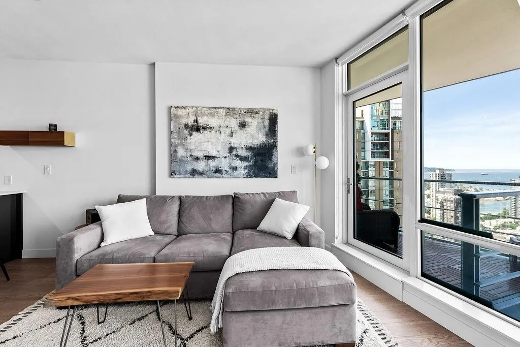 3201 1283 Howe Street