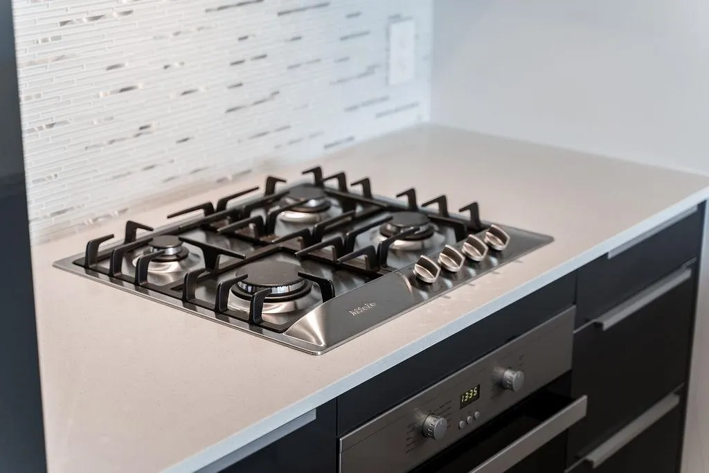 3201 1283 Howe Street