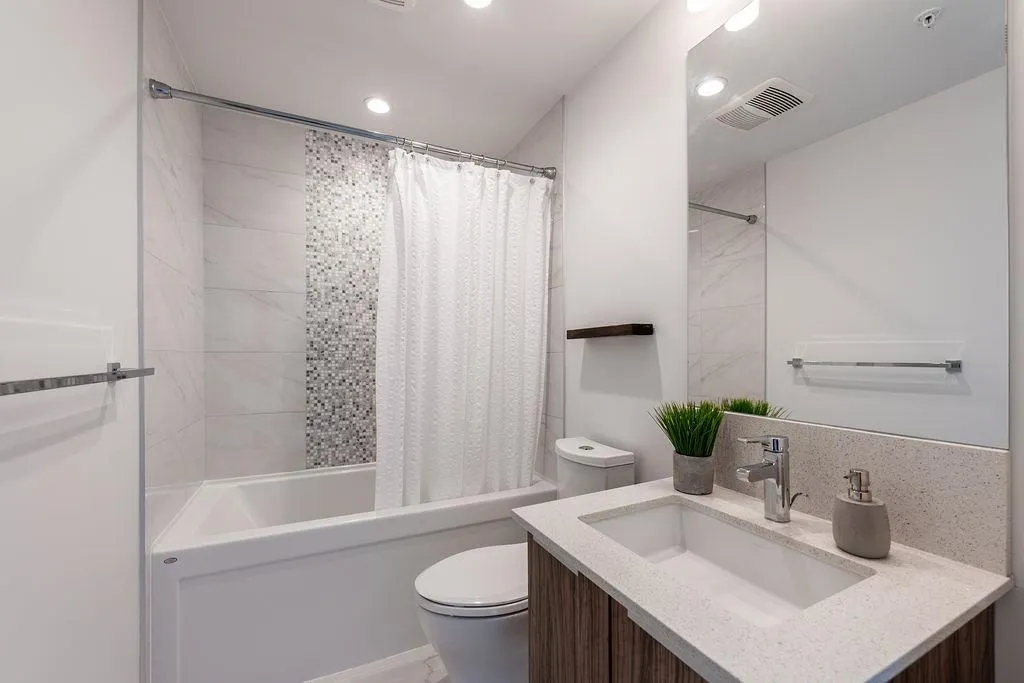 3201 1283 Howe Street