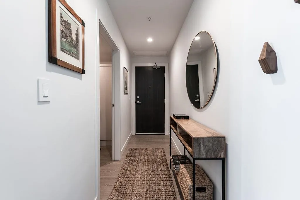 3201 1283 Howe Street