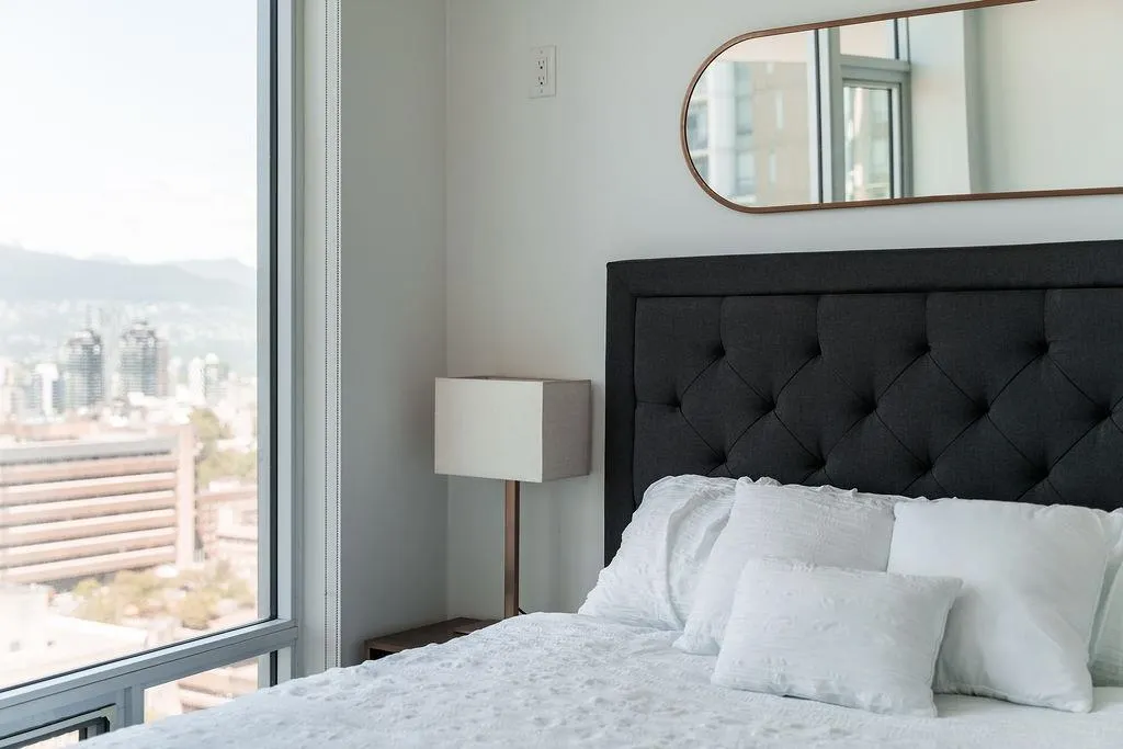 3201 1283 Howe Street