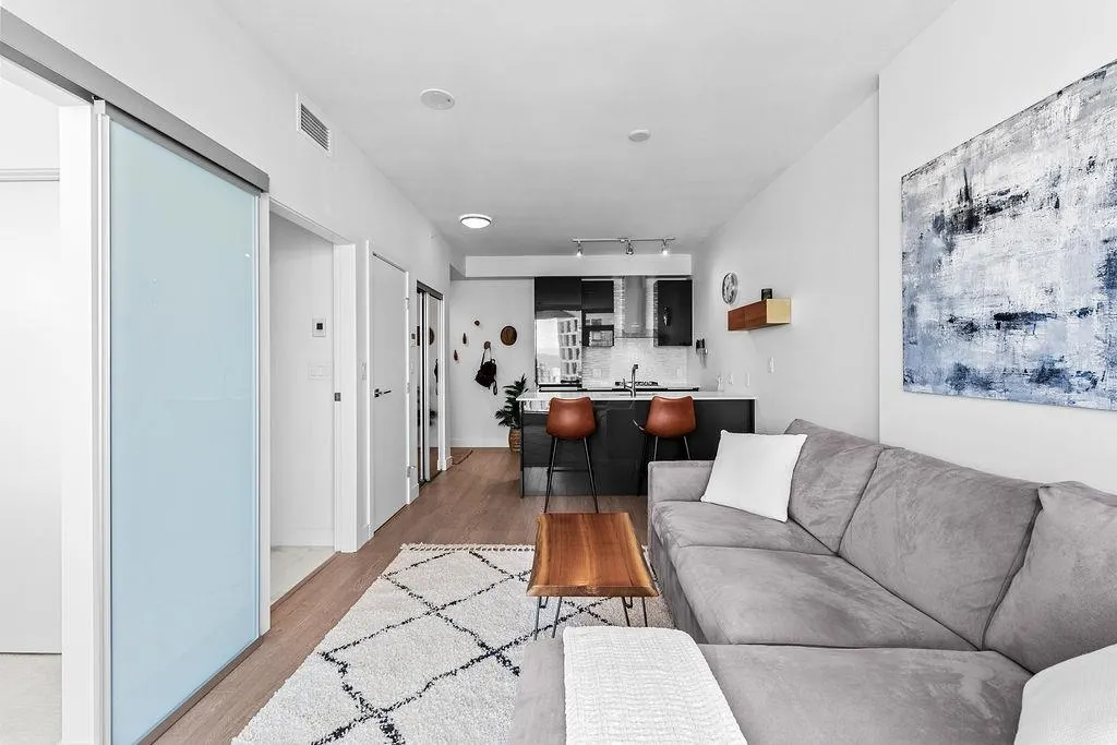 3201 1283 Howe Street