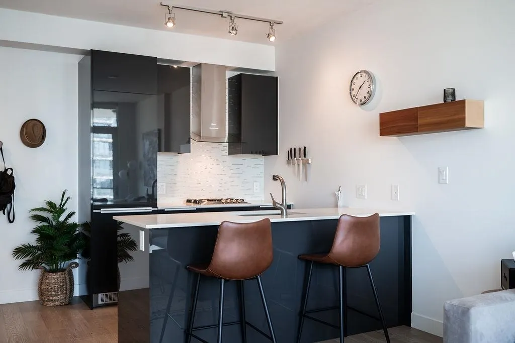 3201 1283 Howe Street