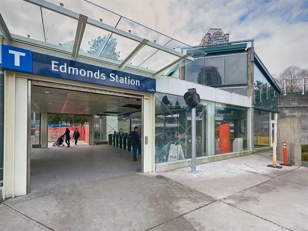 2902 7088 18th Avenue