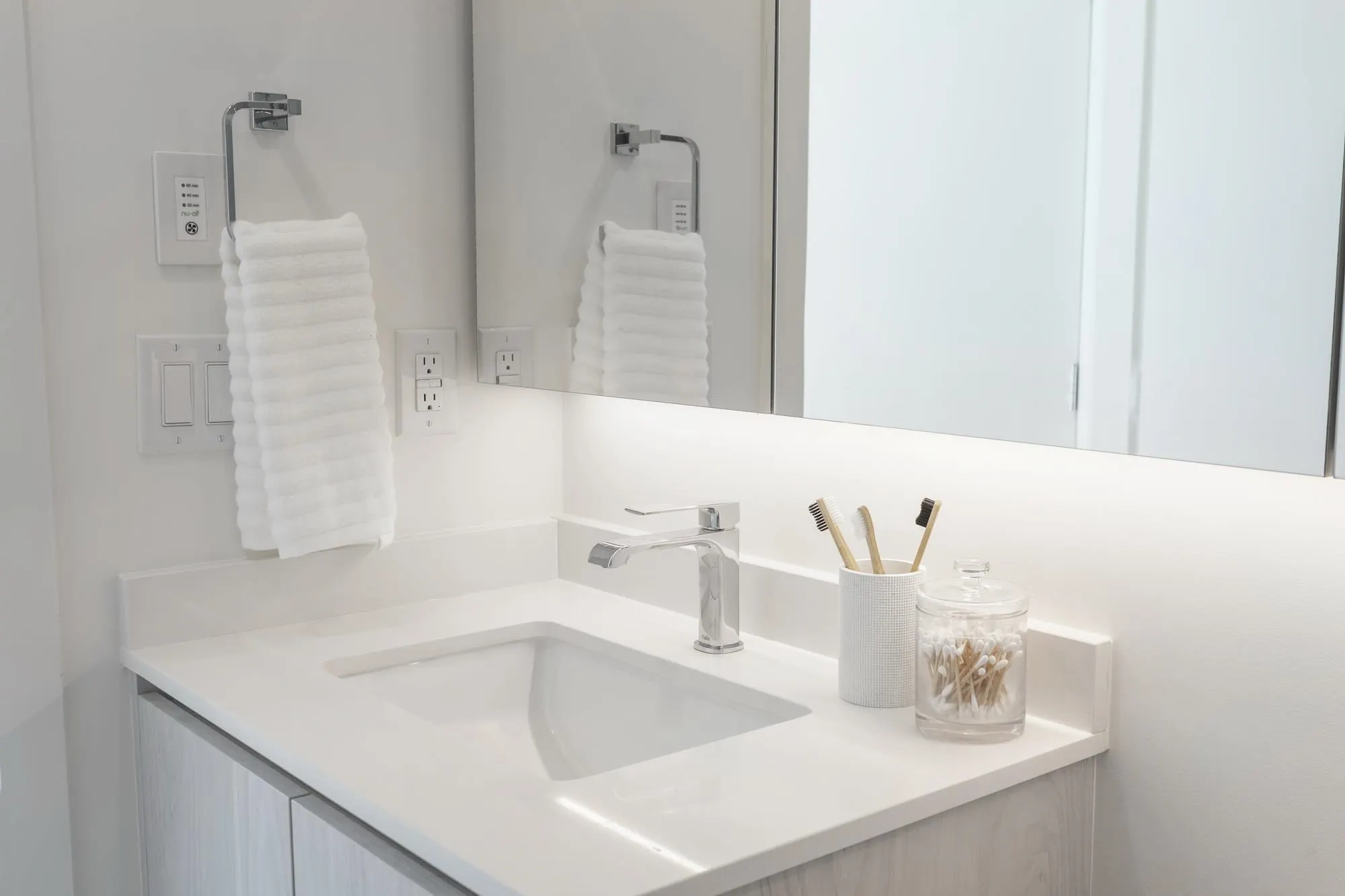 204 3264 Vanness Avenue