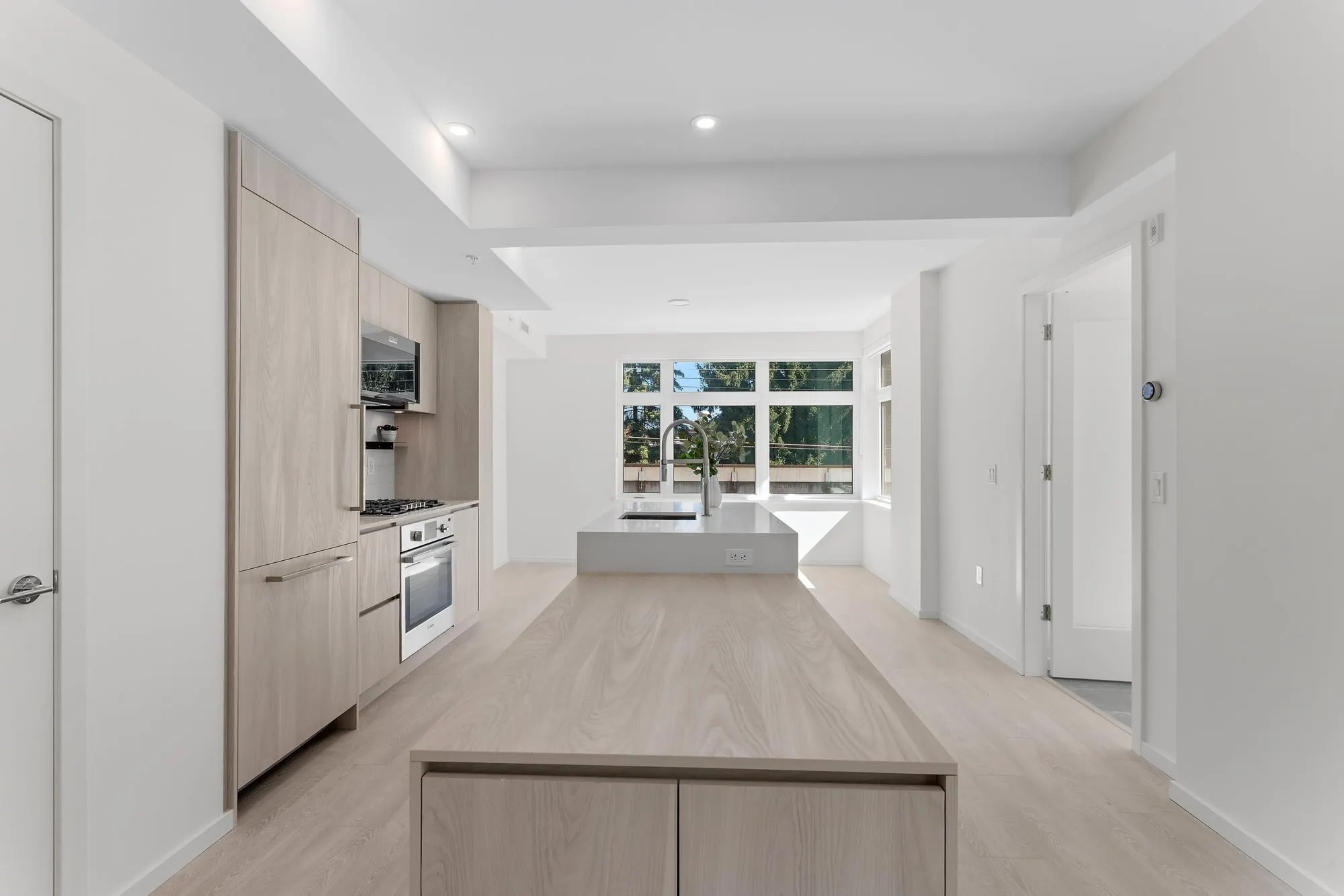 204 3264 Vanness Avenue