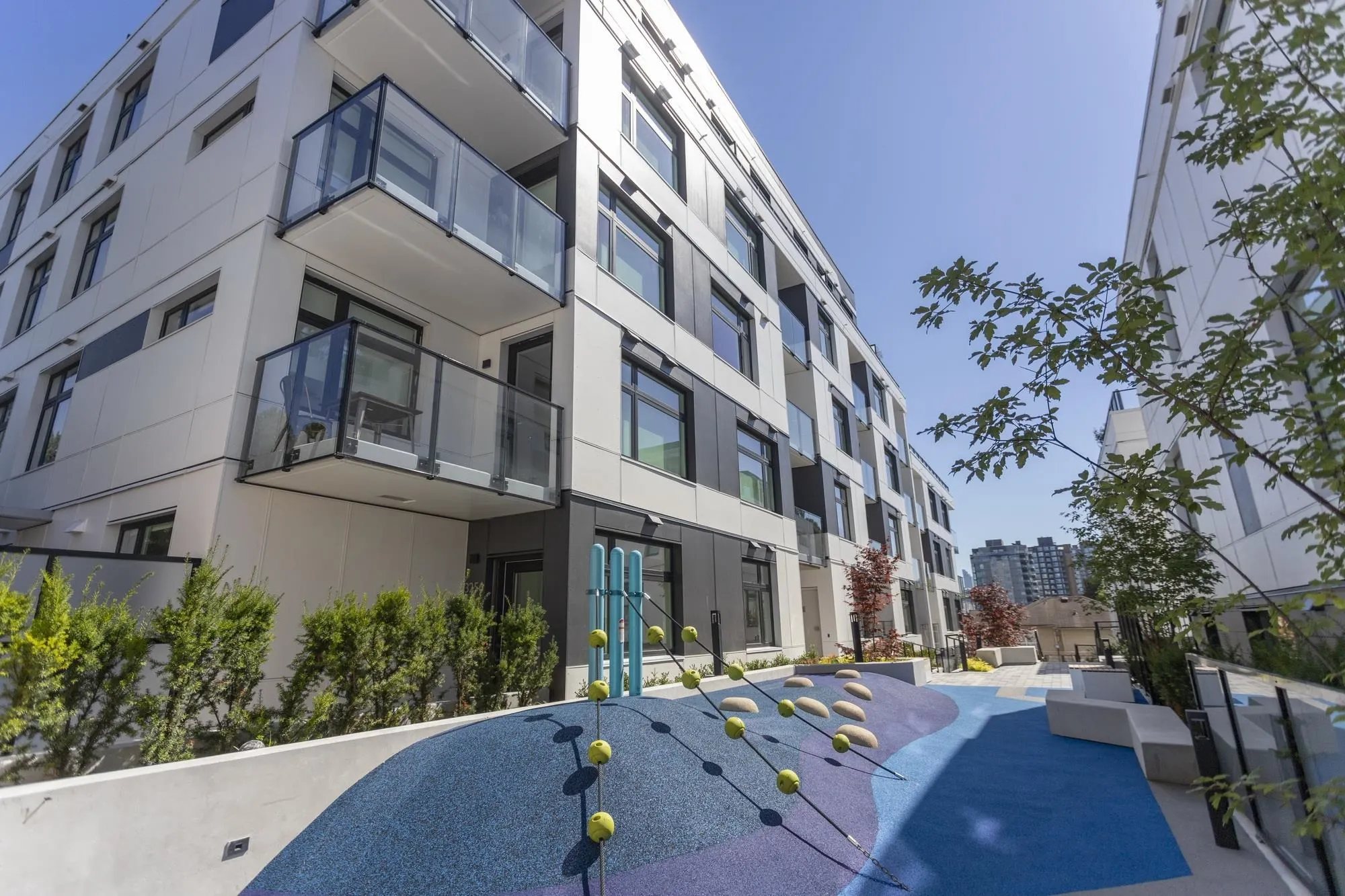 204 3264 Vanness Avenue