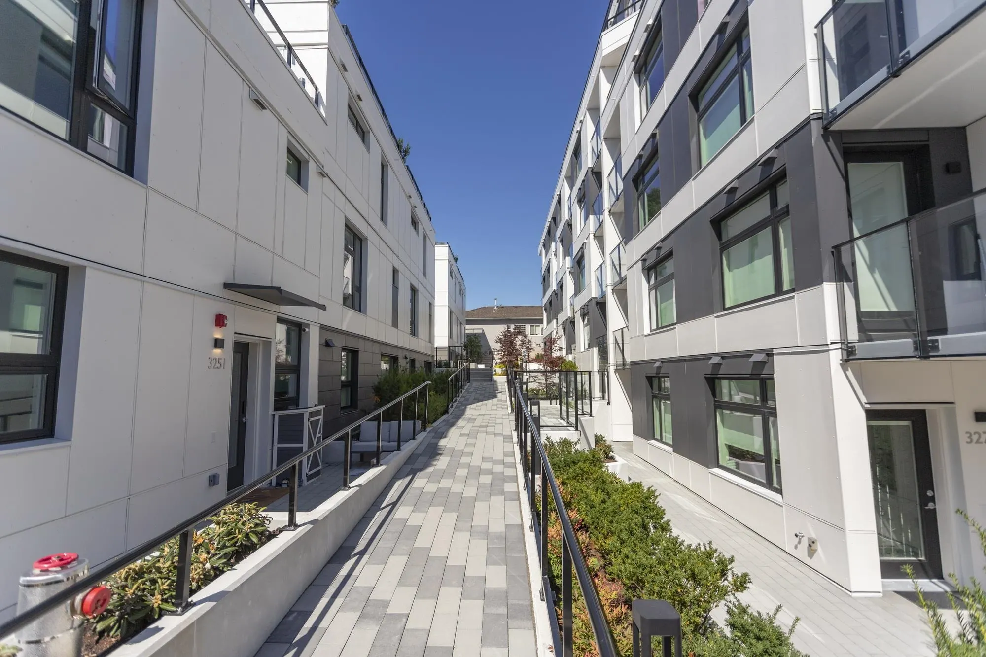 204 3264 Vanness Avenue