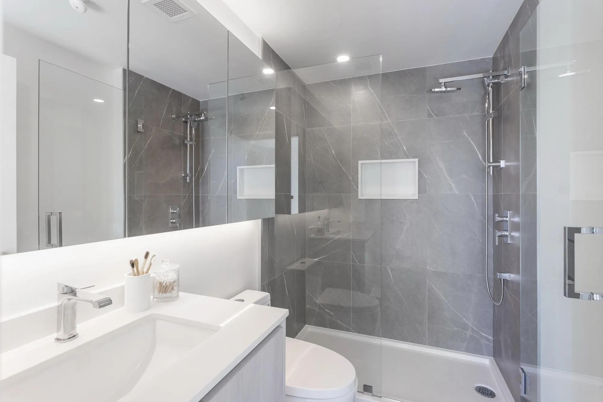 204 3264 Vanness Avenue