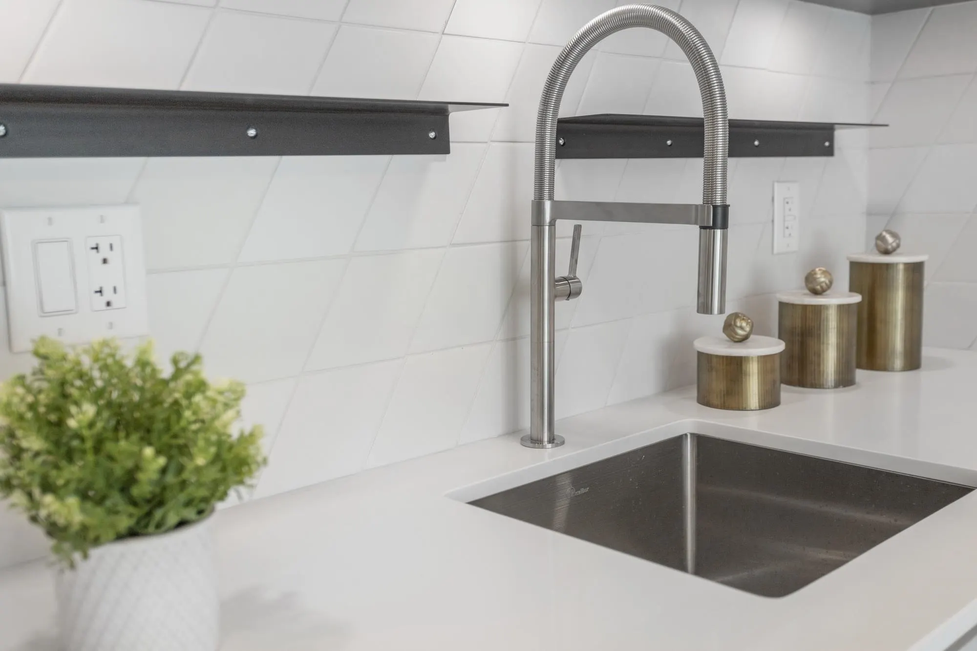 206 3264 Vanness Avenue