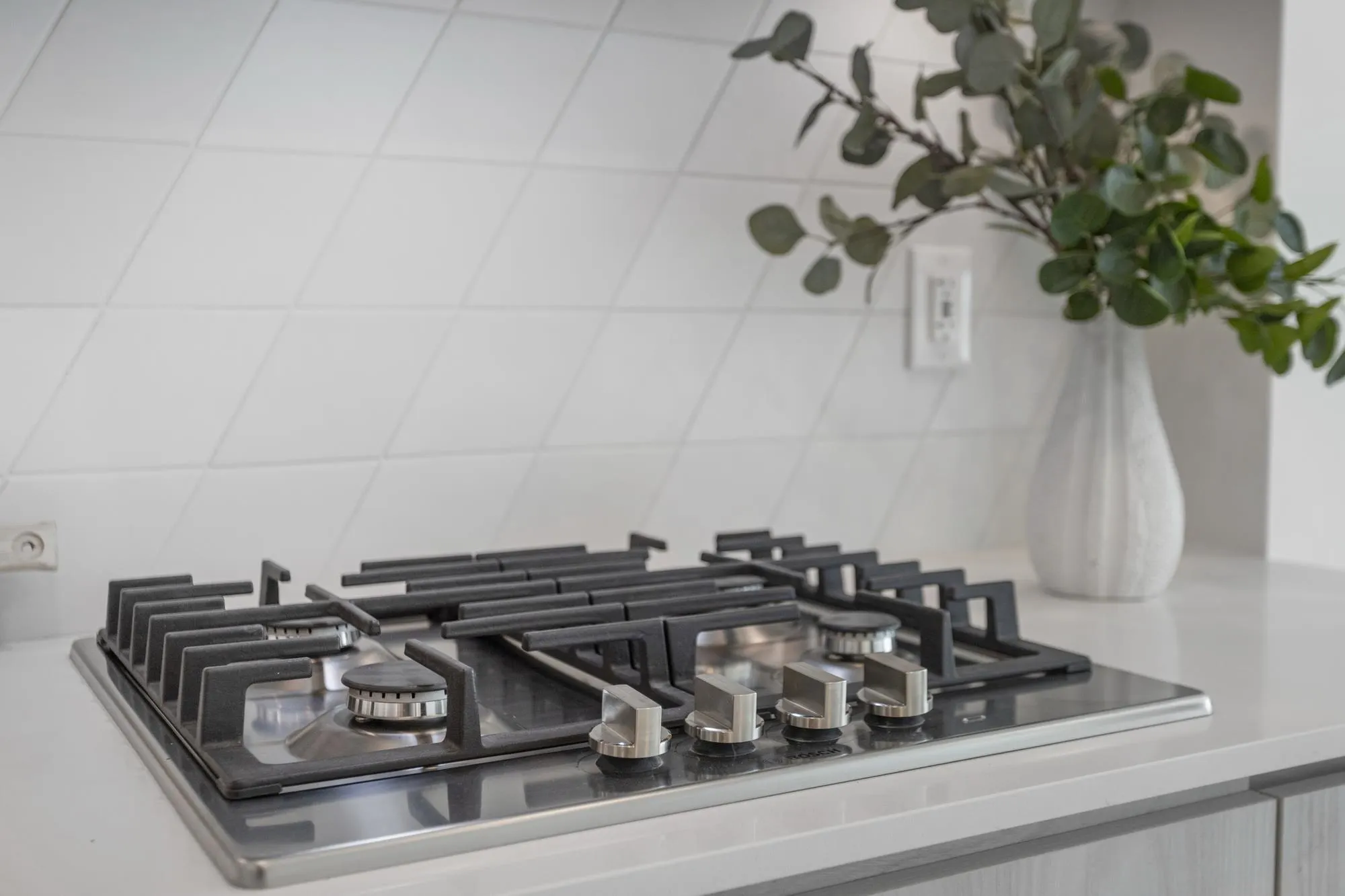 206 3264 Vanness Avenue