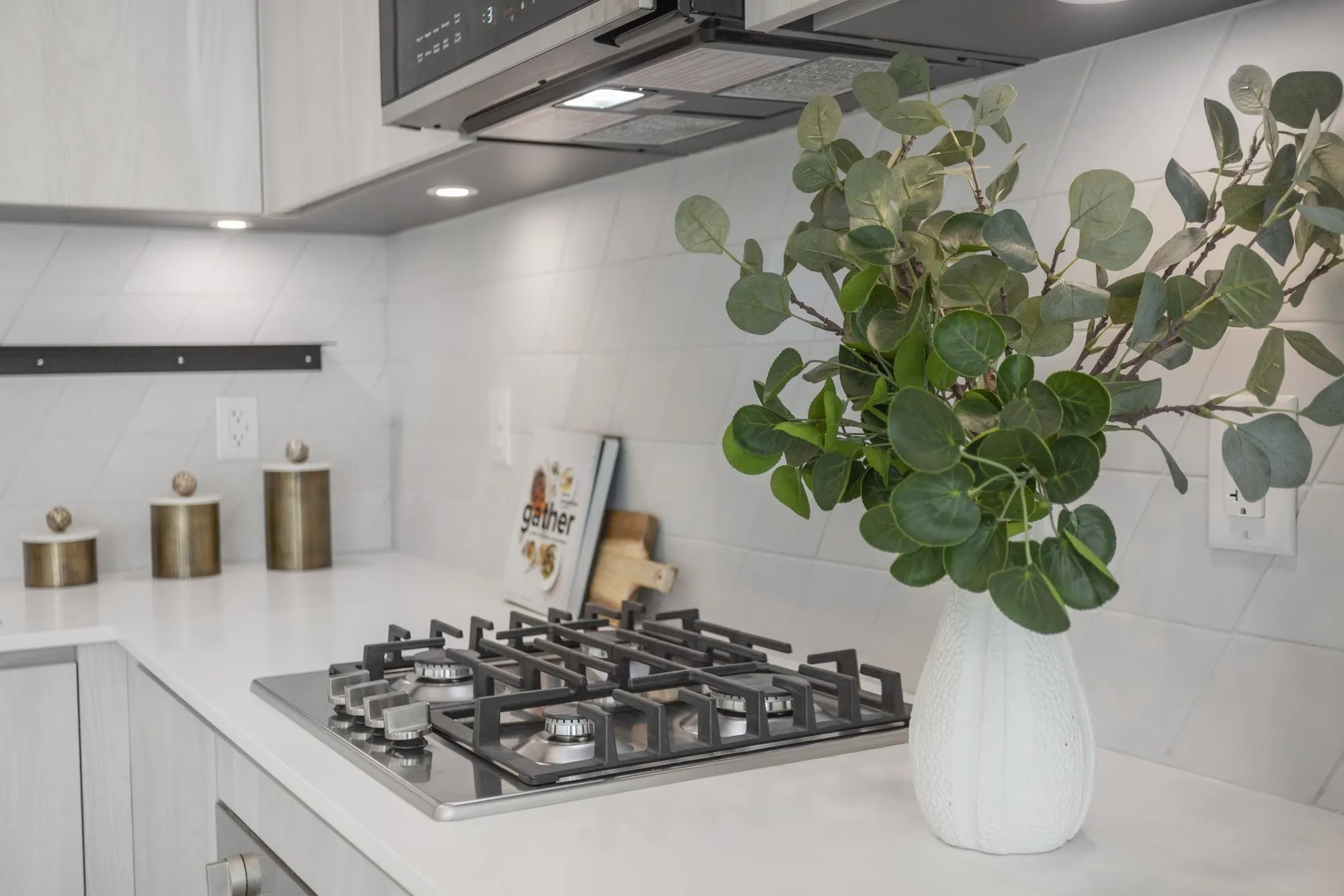 206 3264 Vanness Avenue