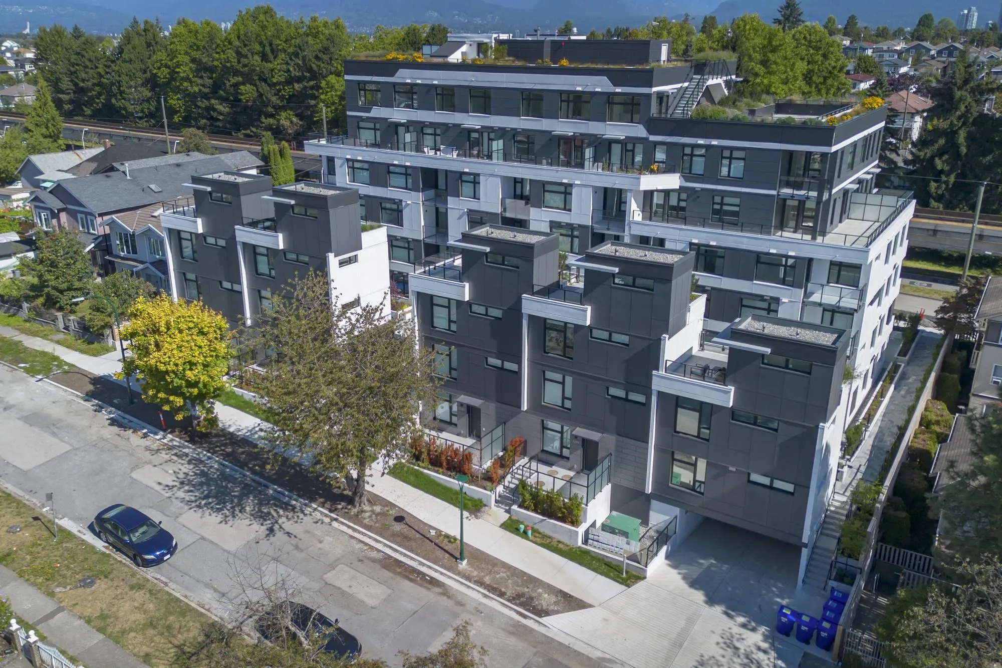 206 3264 Vanness Avenue