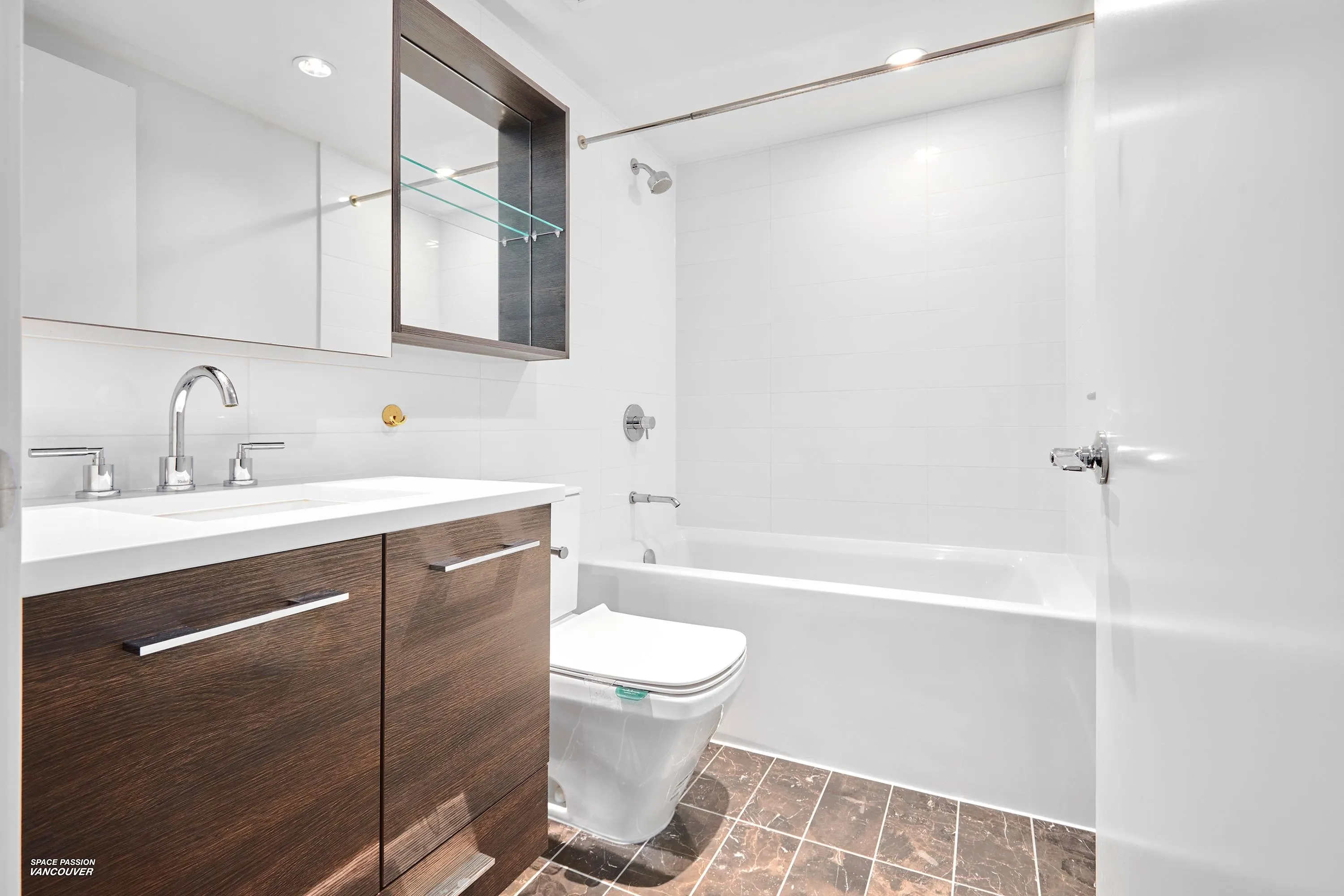 1706 7488 Lansdowne Road