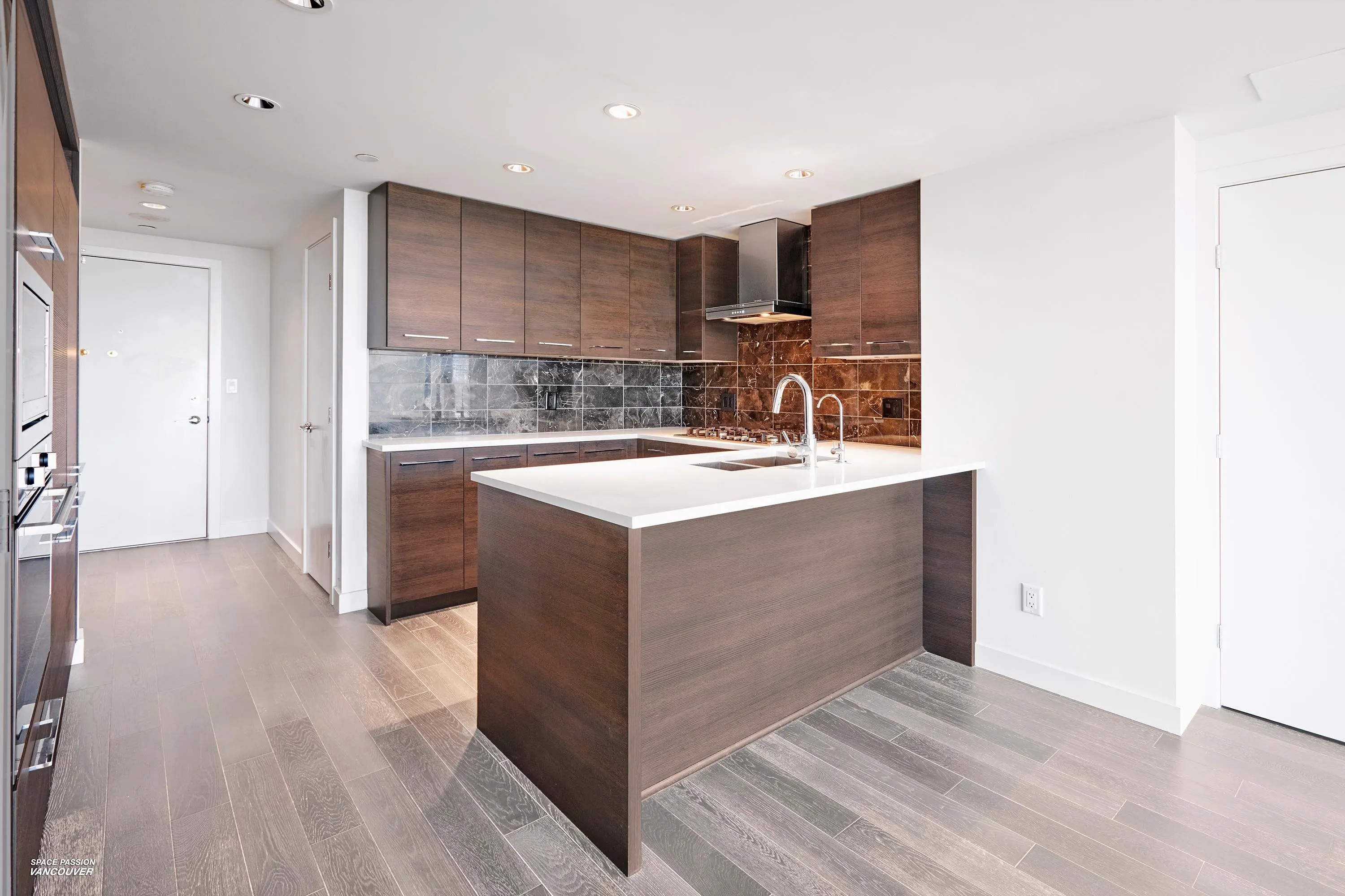 1706 7488 Lansdowne Road