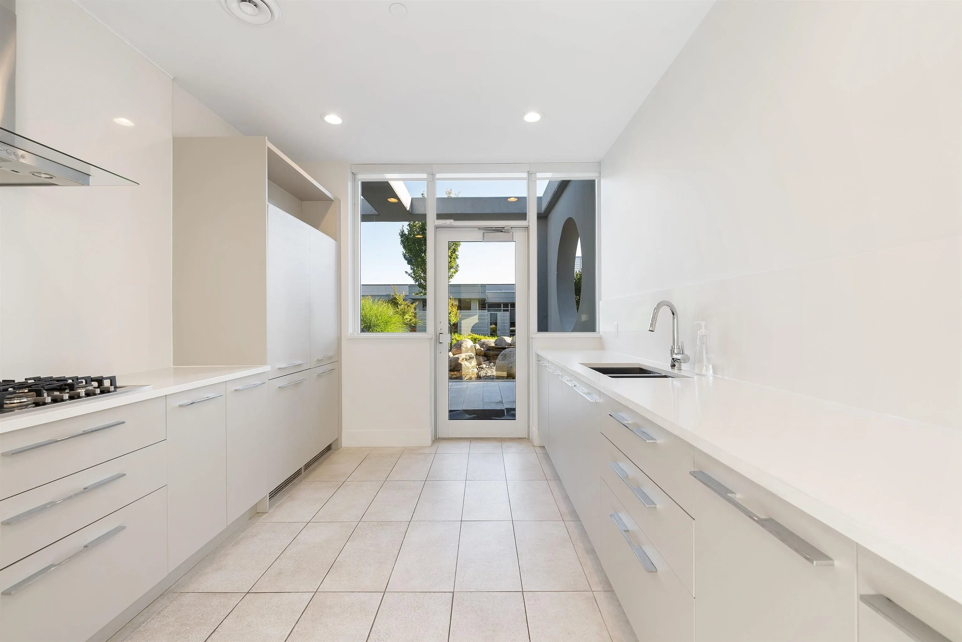 1706 7488 Lansdowne Road