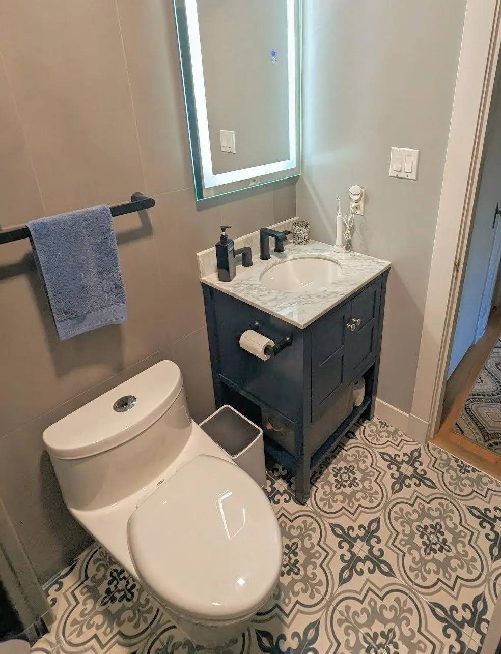 305 3530 Cambie Street