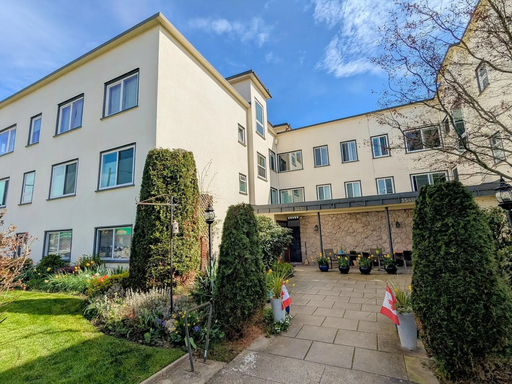 305 3530 Cambie Street