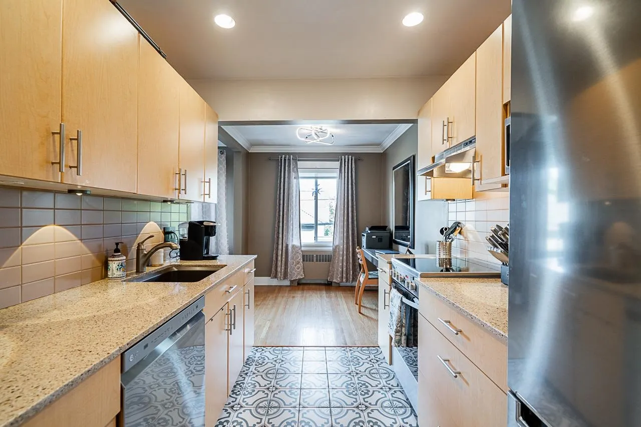 305 3530 Cambie Street