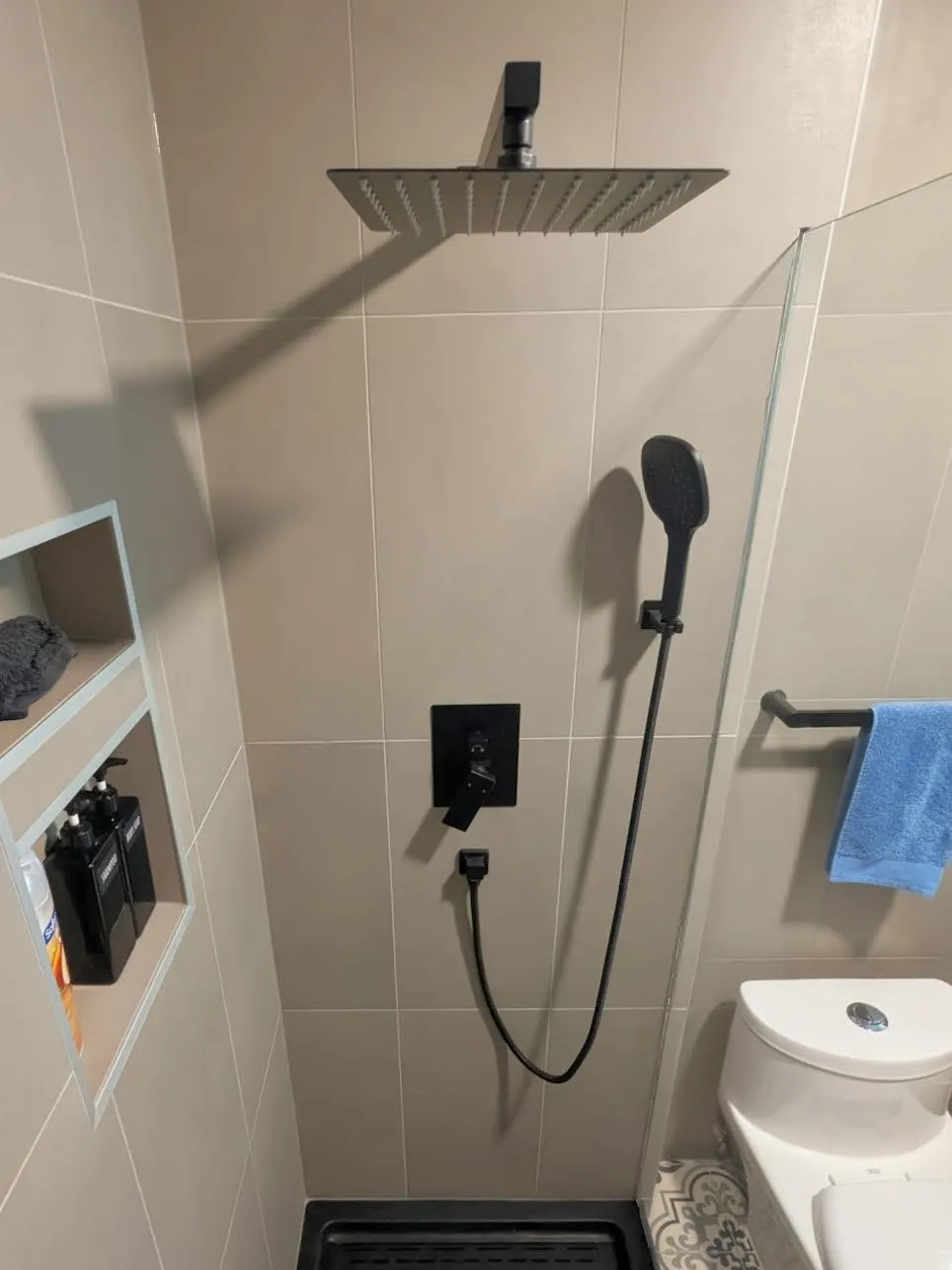 305 3530 Cambie Street