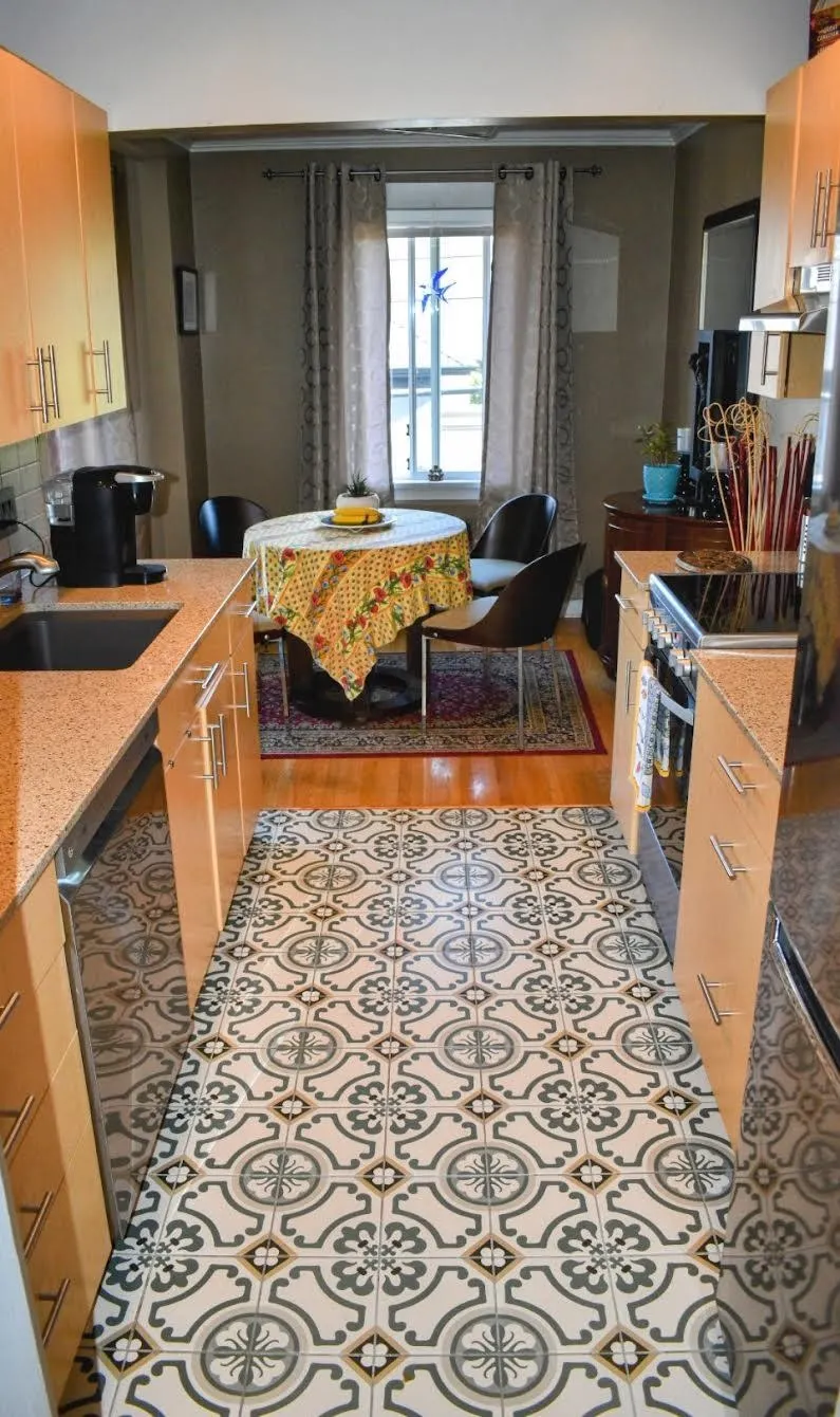 305 3530 Cambie Street