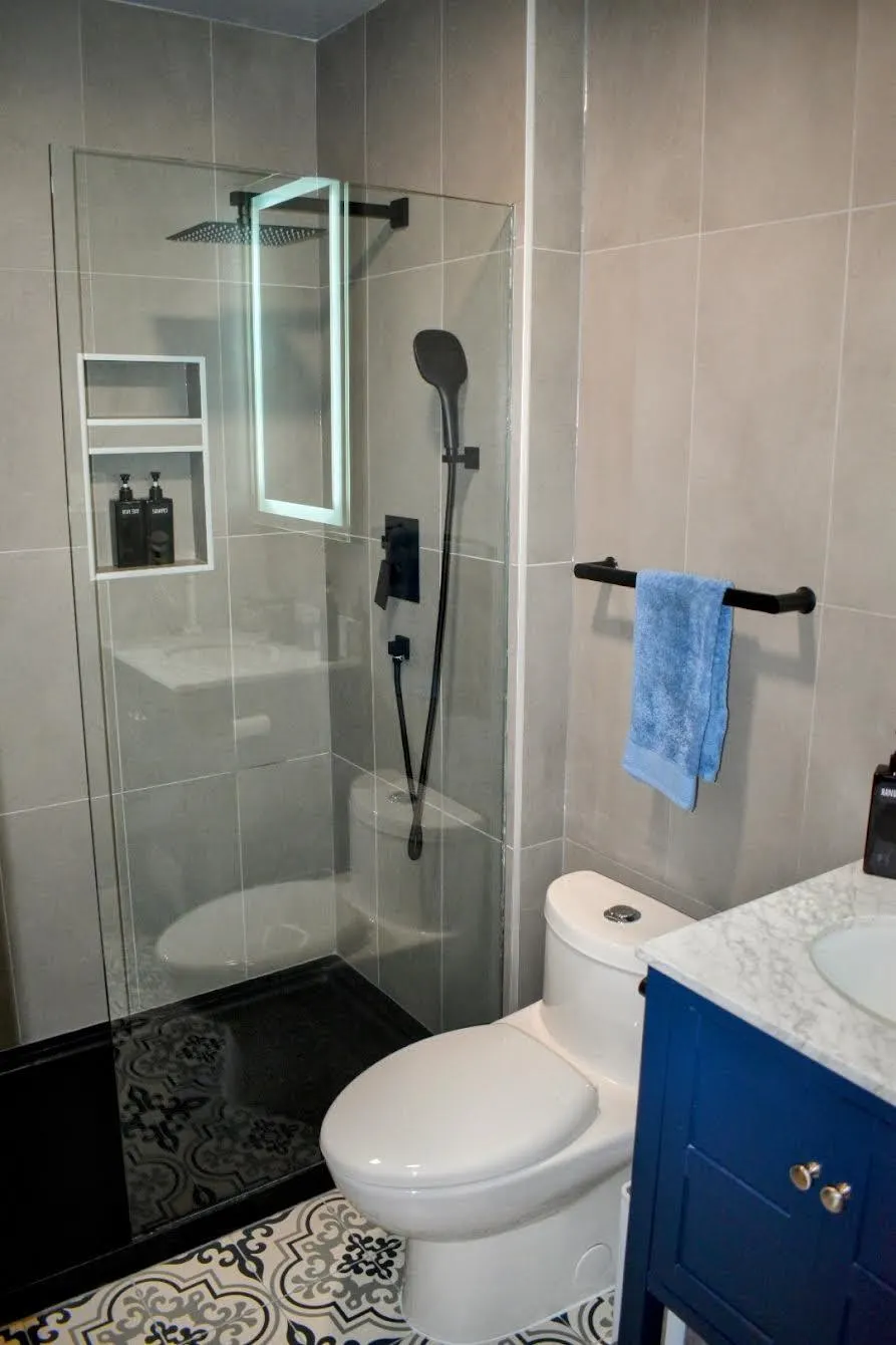 305 3530 Cambie Street