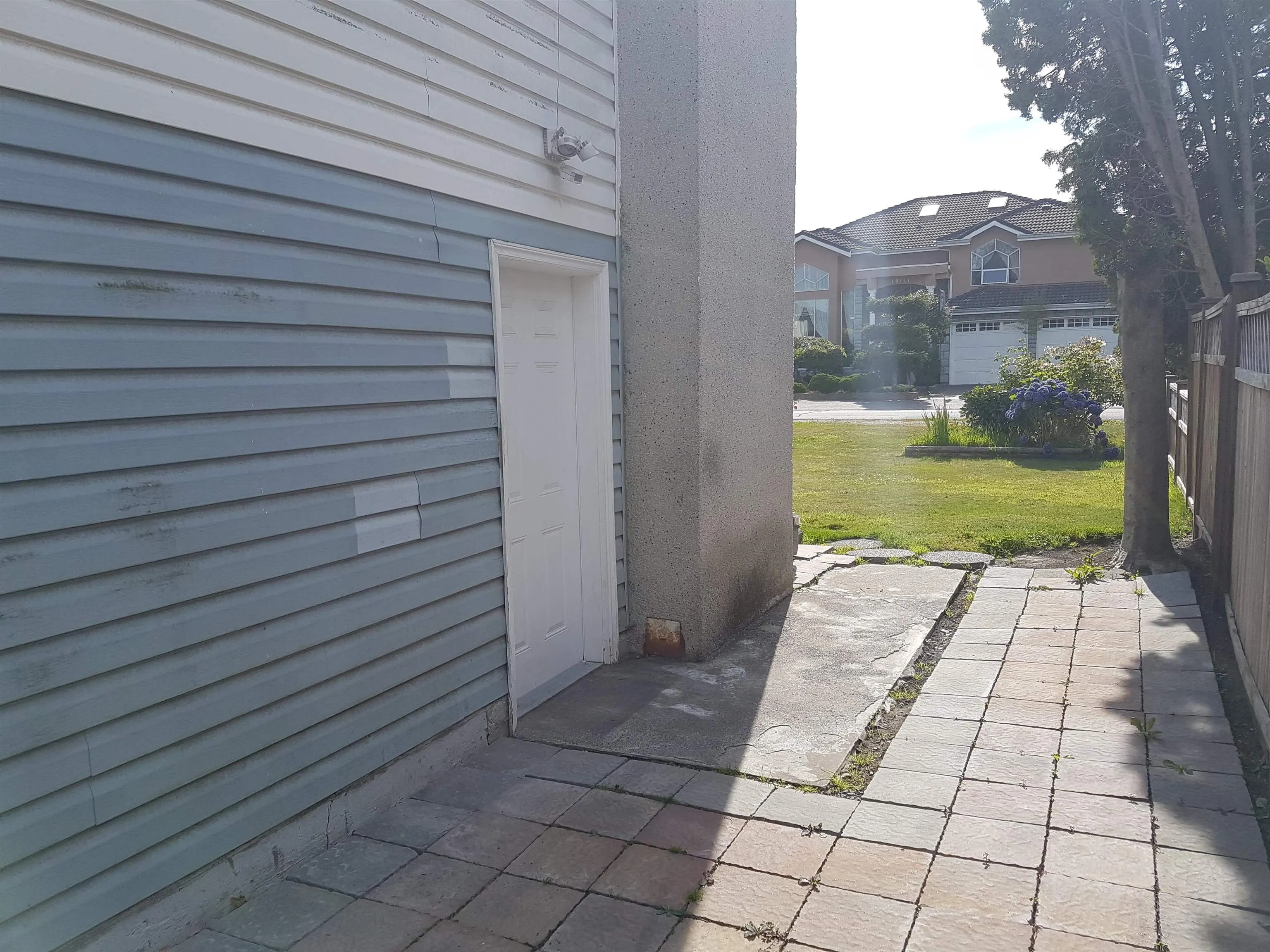 10120 Aintree Crescent