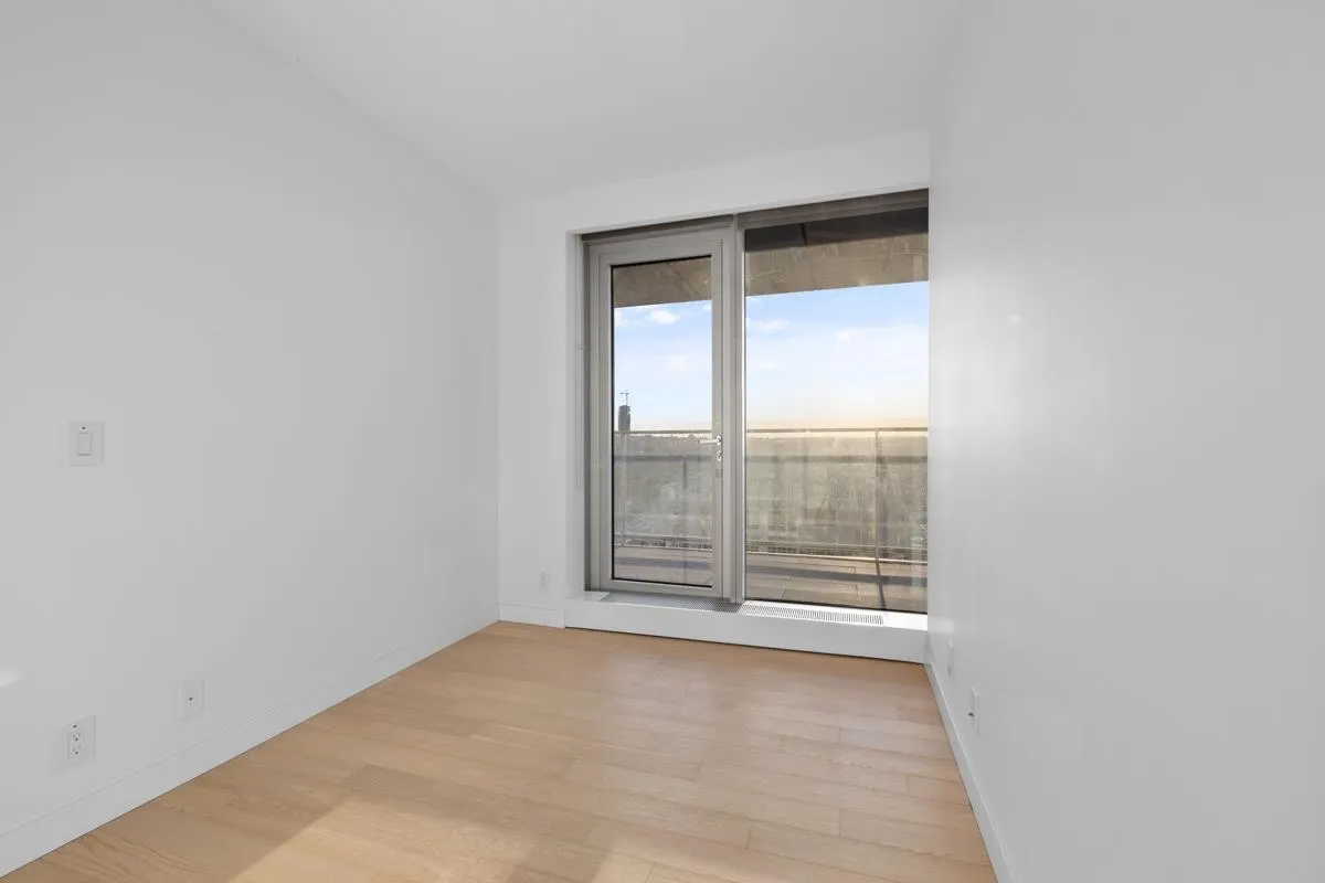 2705 1480 Howe Street